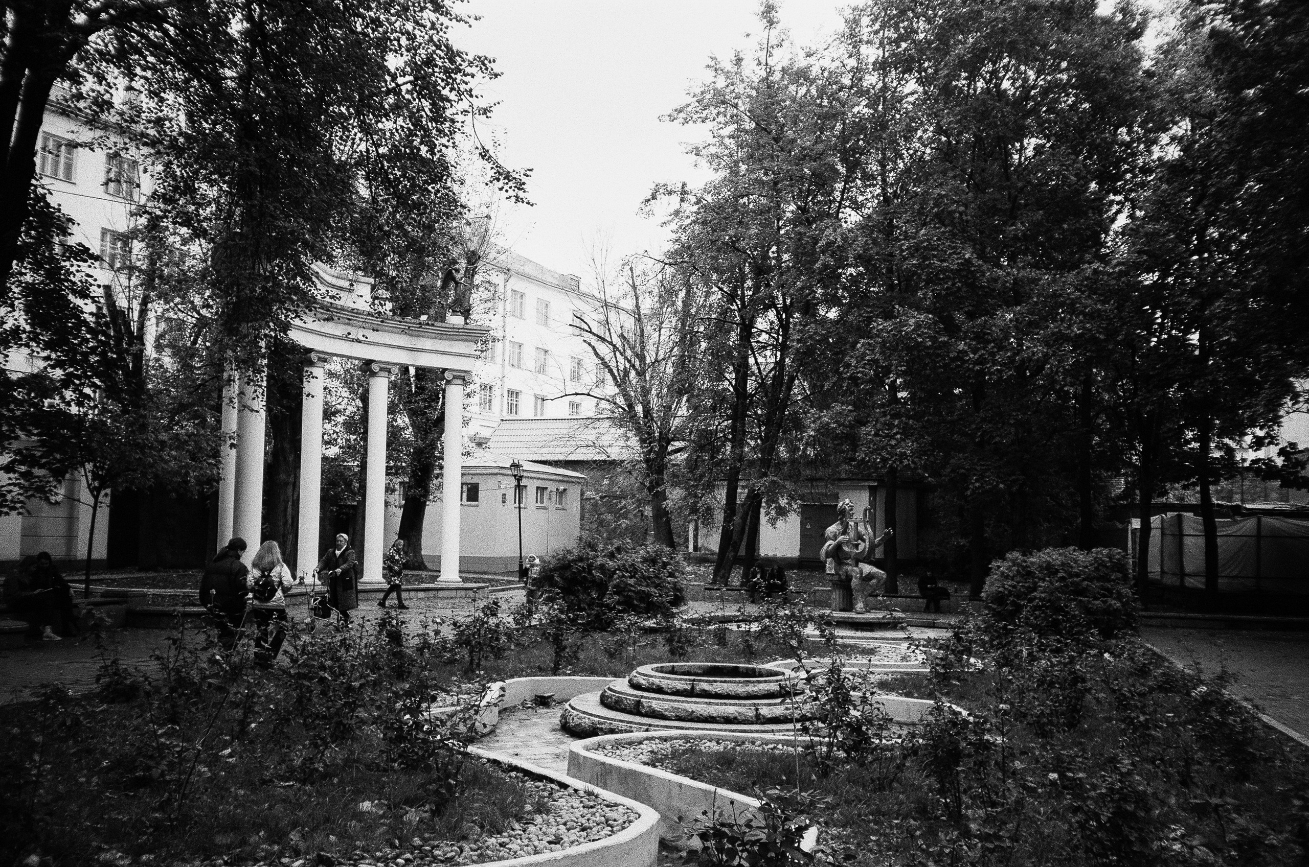 Chinon Auto 3001 / Ilford Pan 400 / Театр Моссовета, Театр Российской