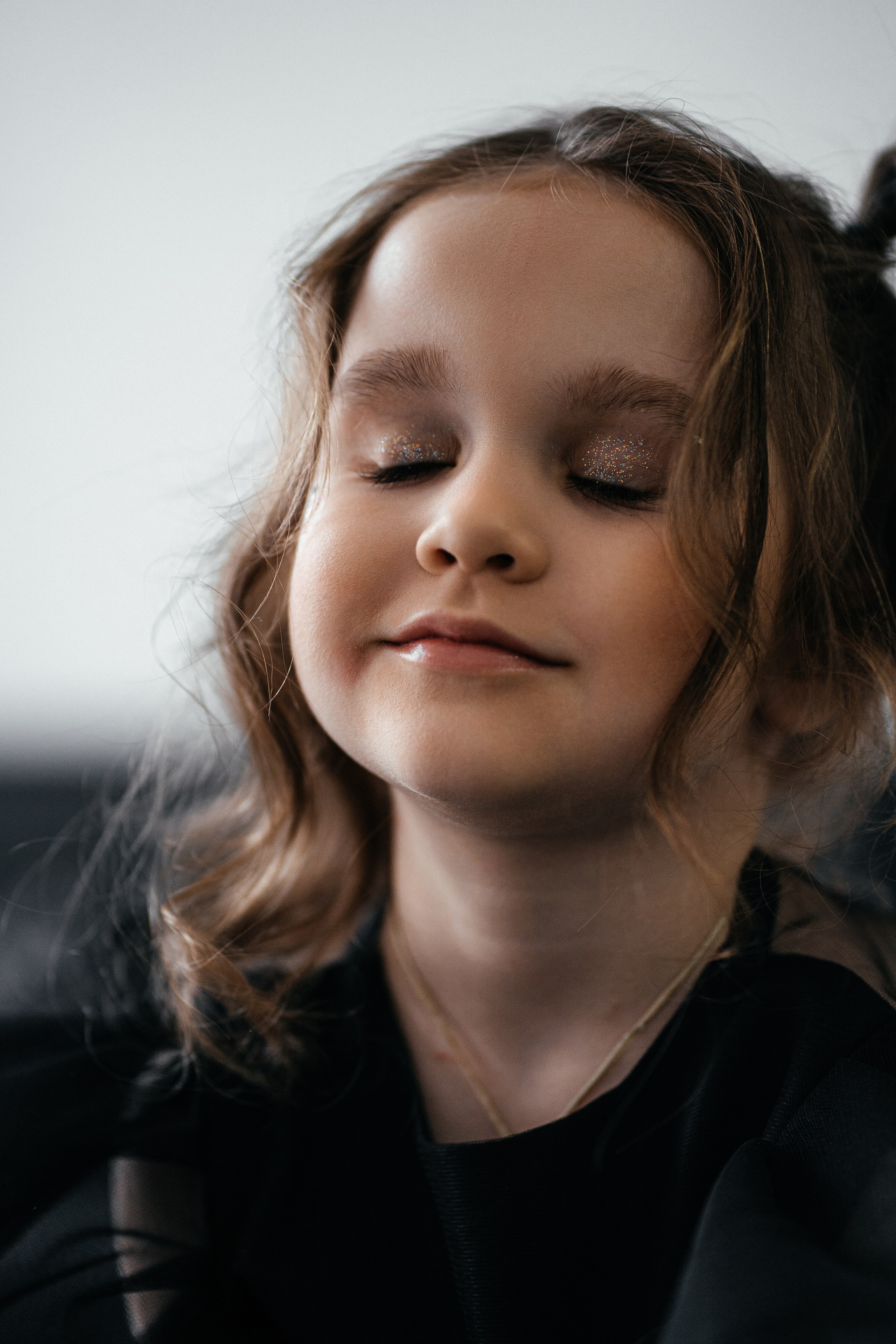 Фотосессия для девочки в платье. Фотограф Ким Наталья в Красноярске