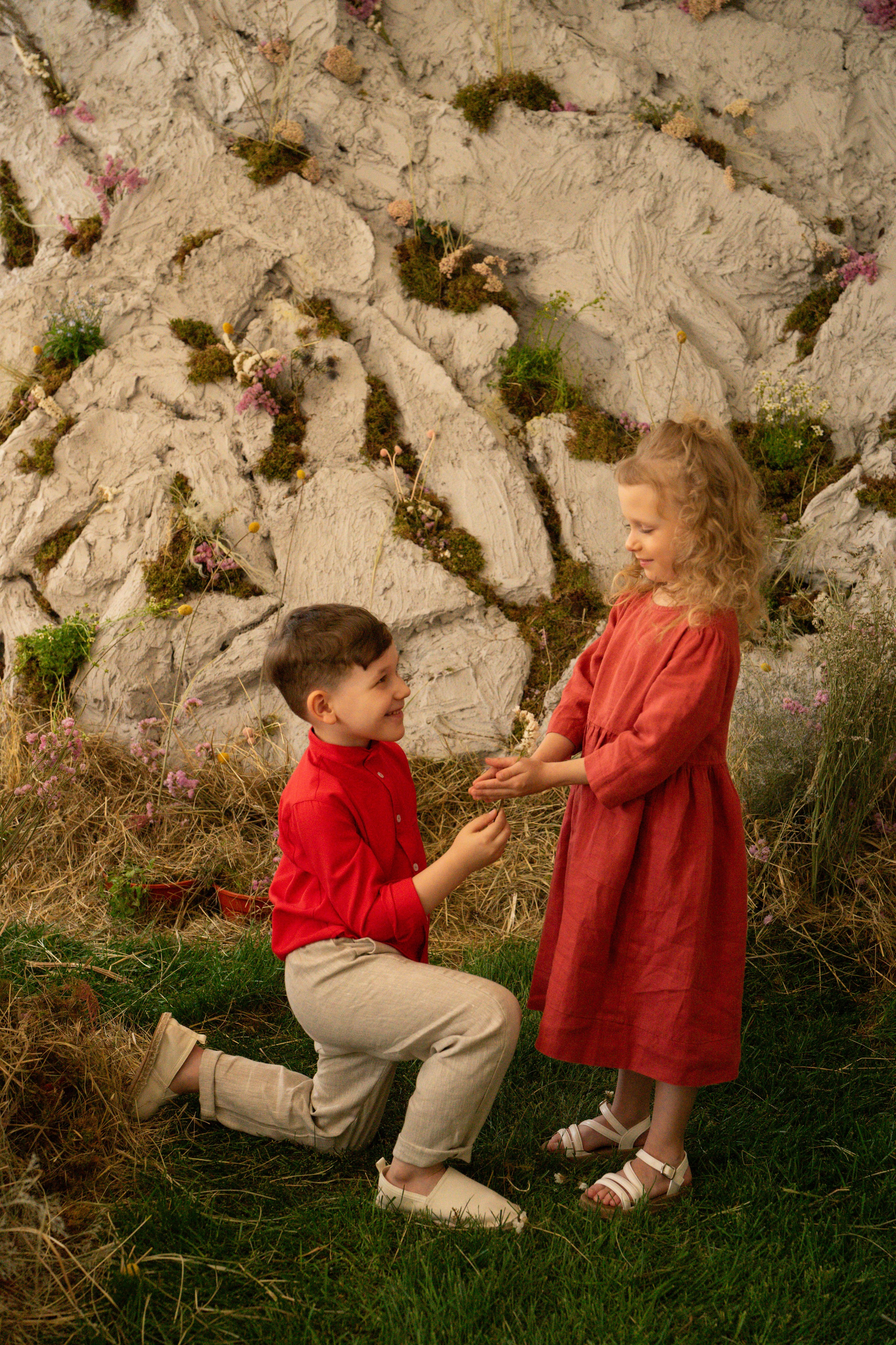 Маленькие садоводы. Ваш фотограф Tetiana Kolos, найду самый удачный ракурс и словлю момент