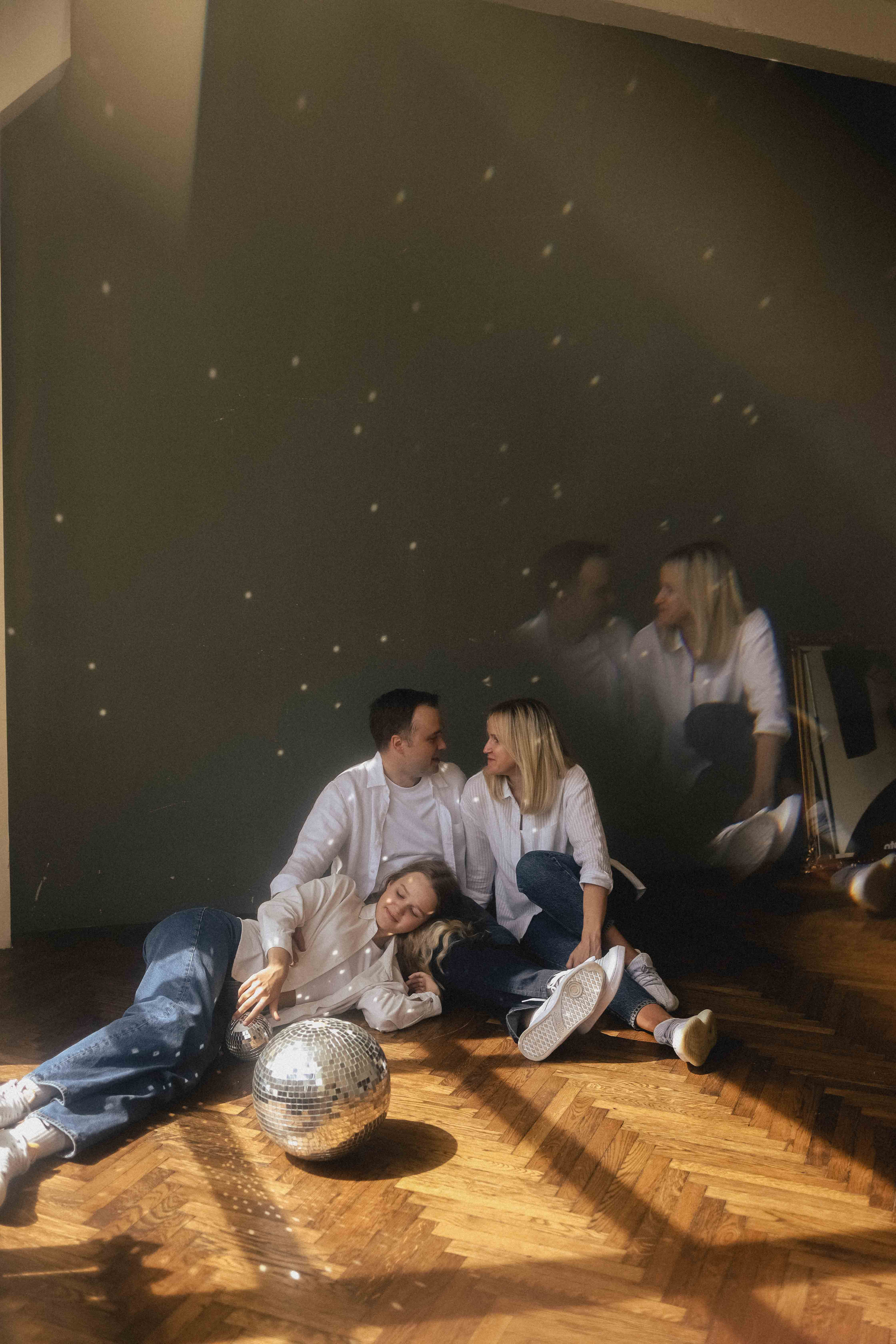 Семья в студии. Семейный фотограф в Москве