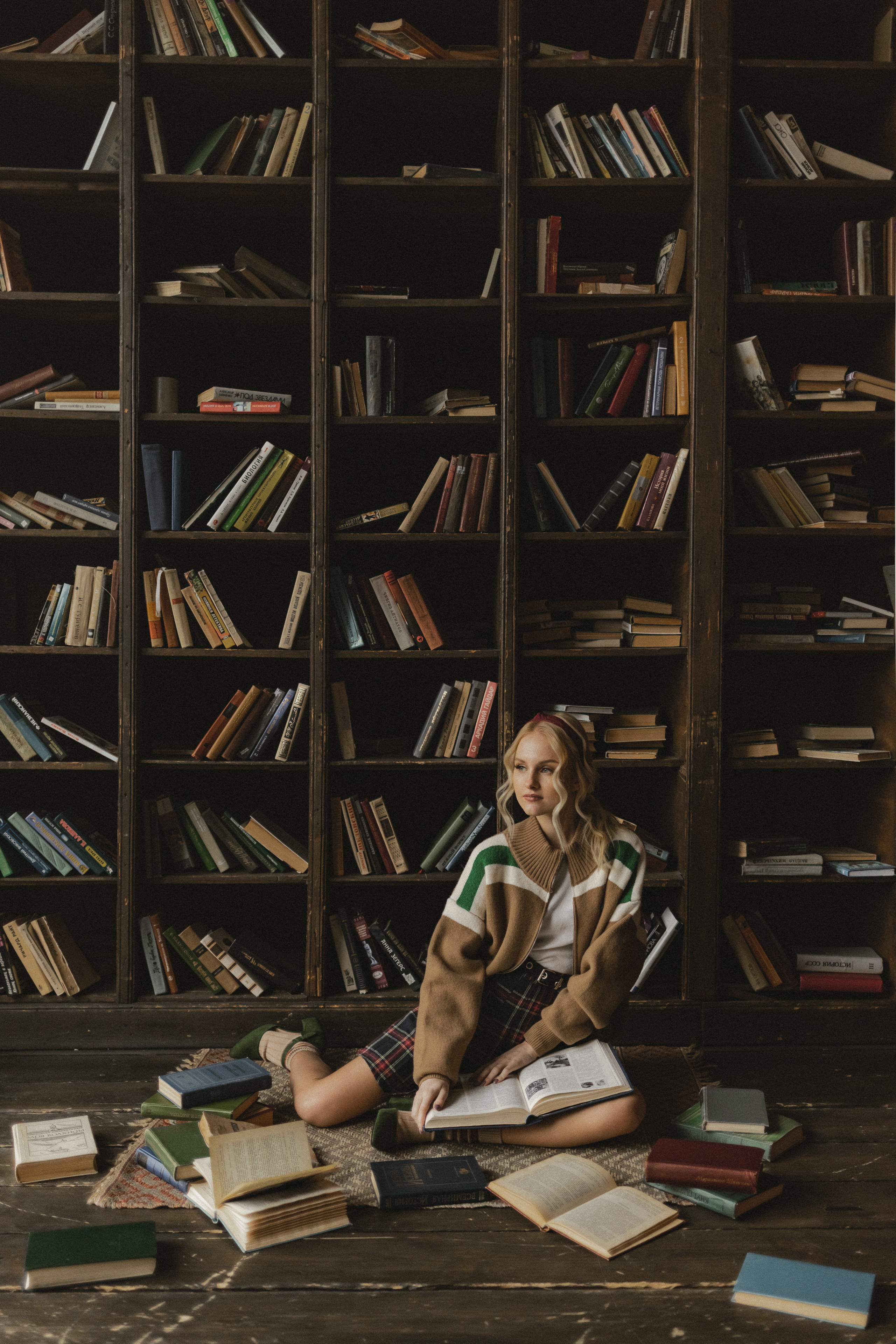 Кристина в поисках книг. Семейный фотограф в Москве