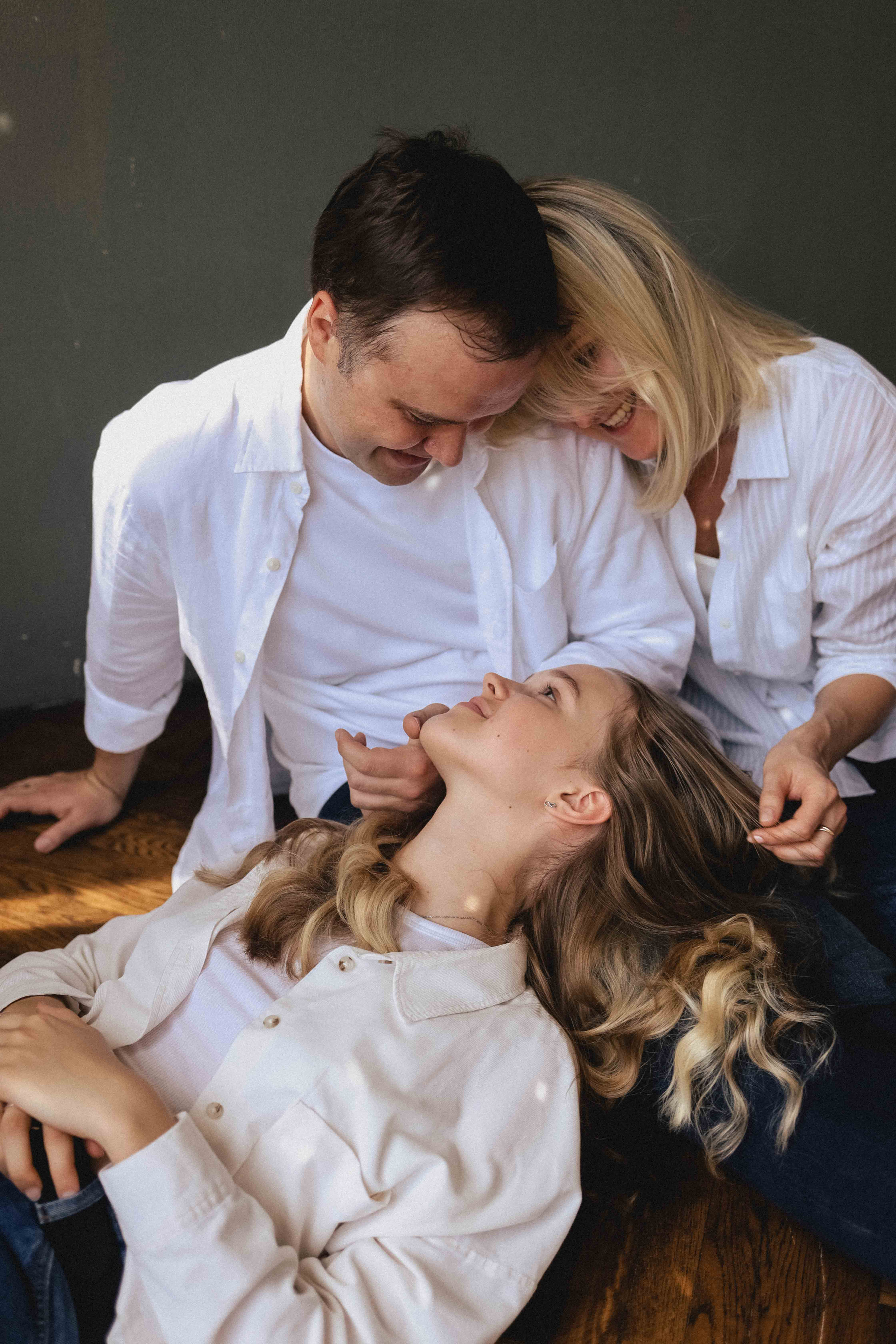 Семья в студии. Семейный фотограф в Москве