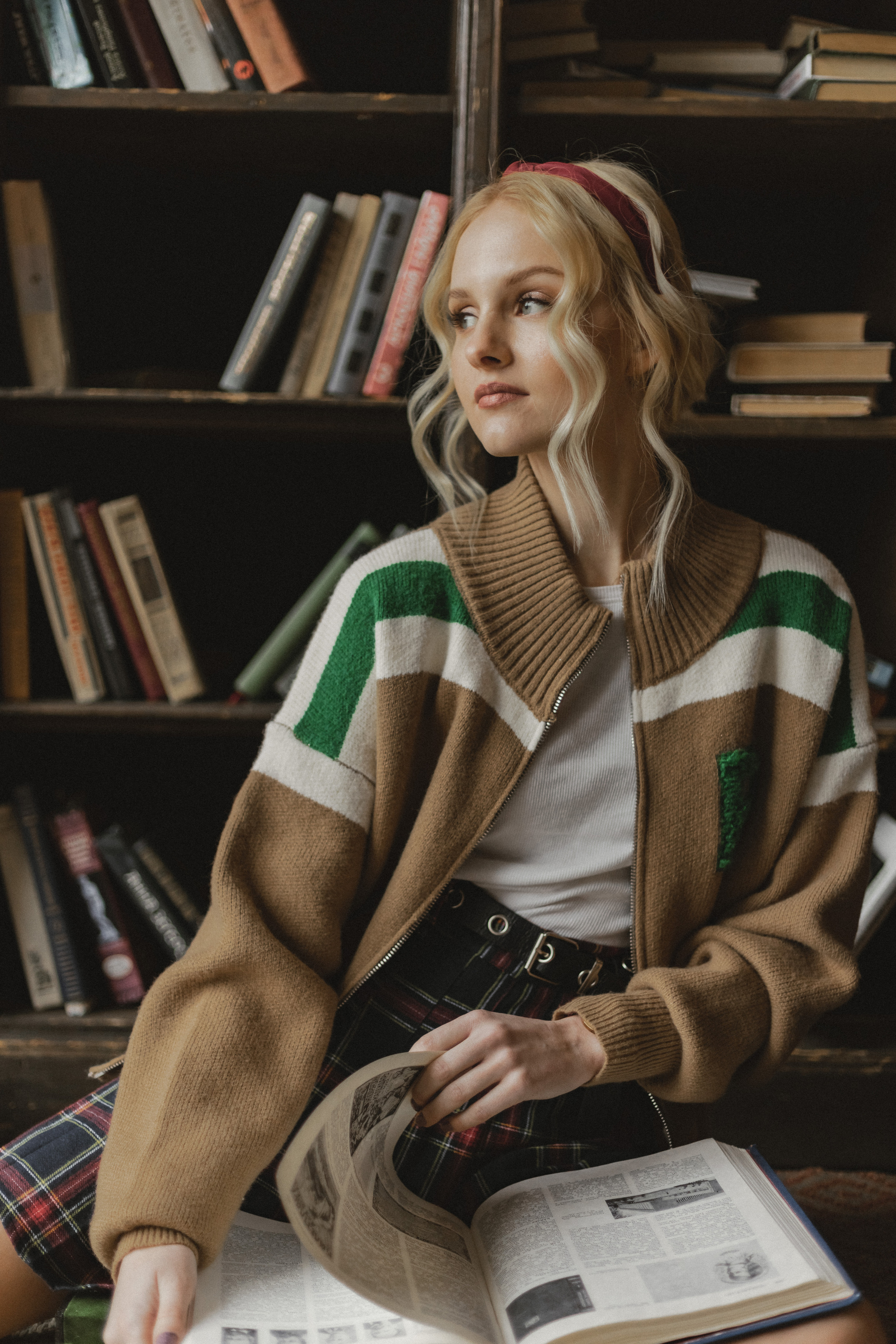 Кристина в поисках книг. Семейный фотограф в Москве