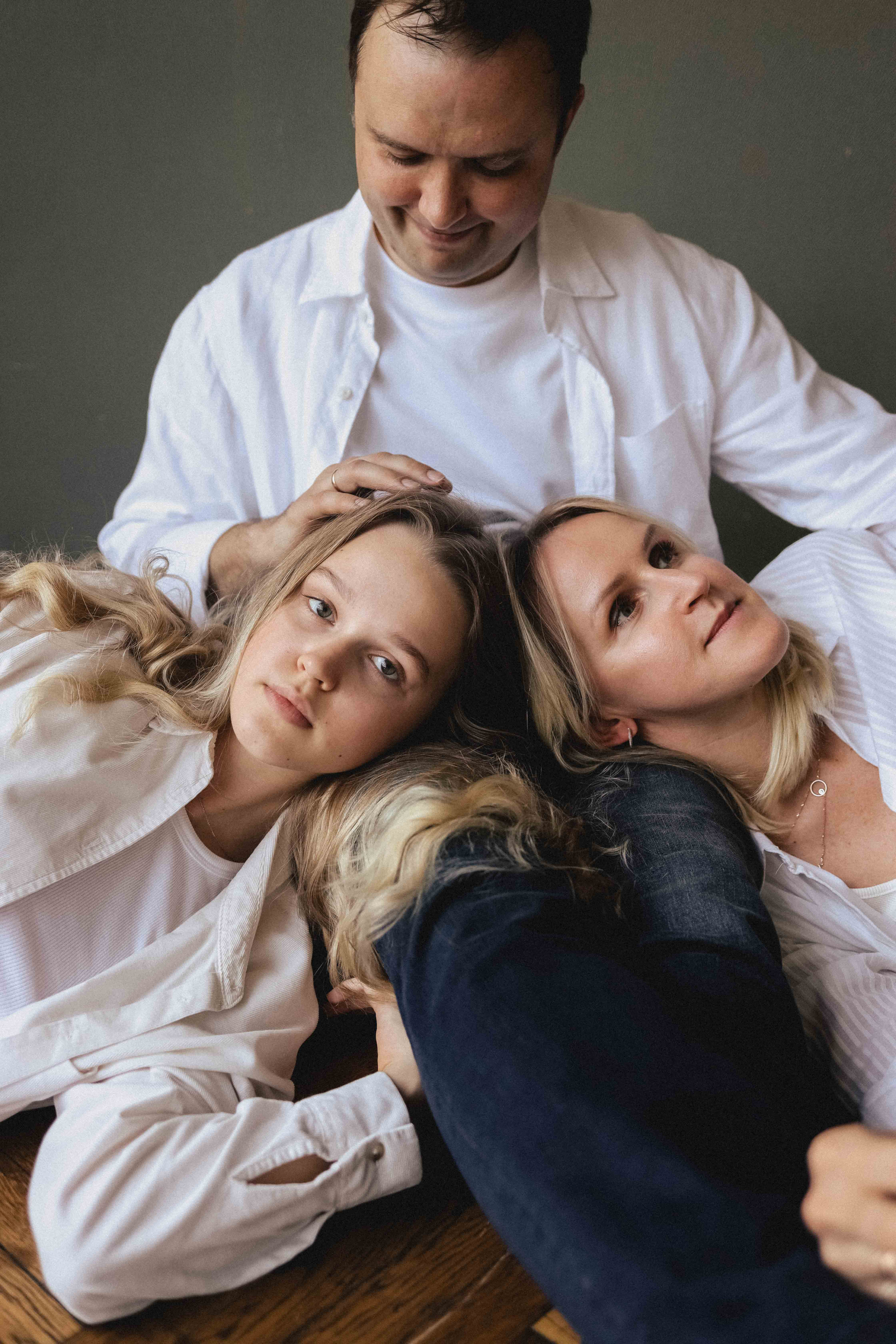 Семья в студии. Семейный фотограф в Москве