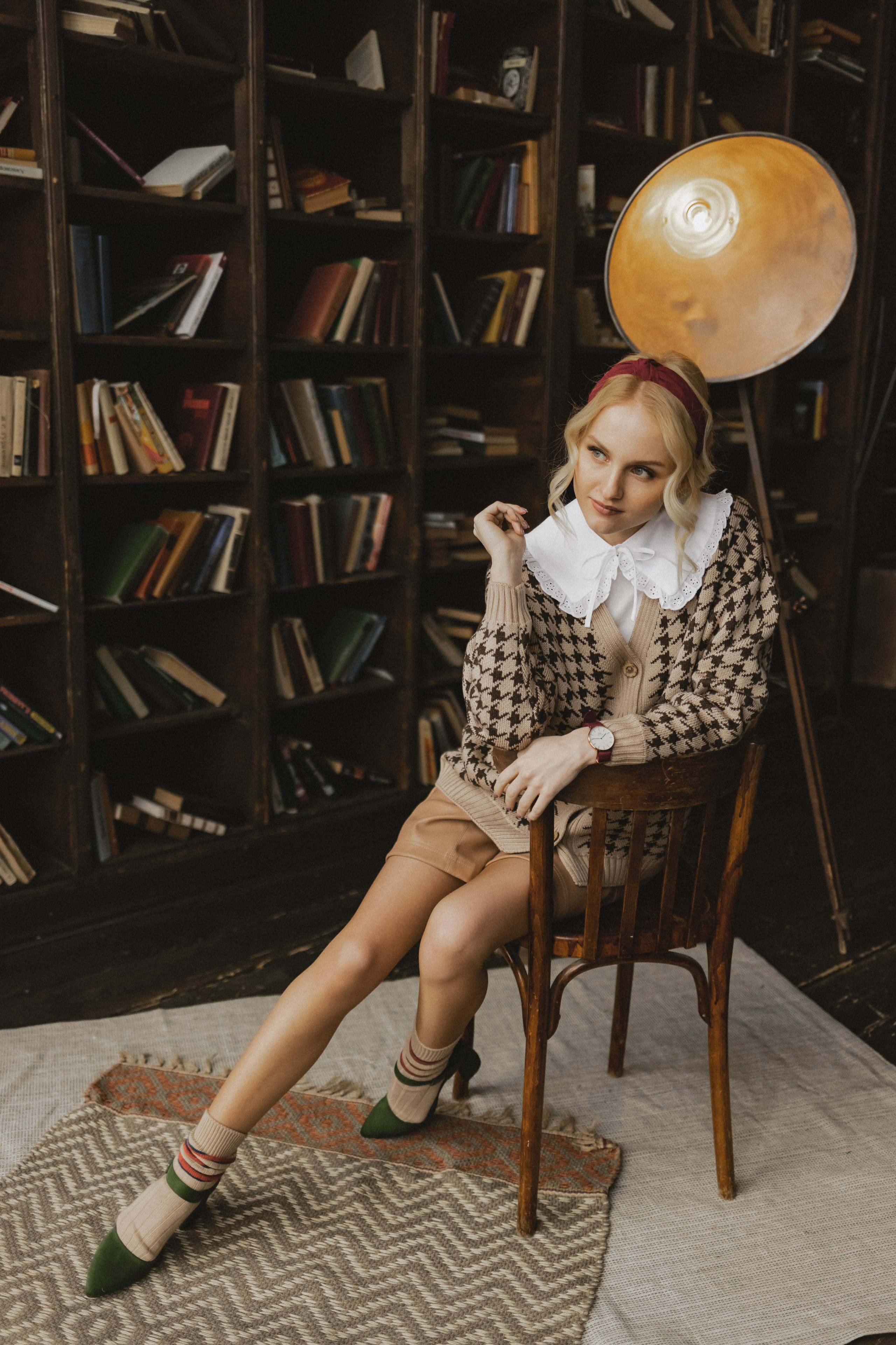 Кристина в поисках книг. Семейный фотограф в Москве