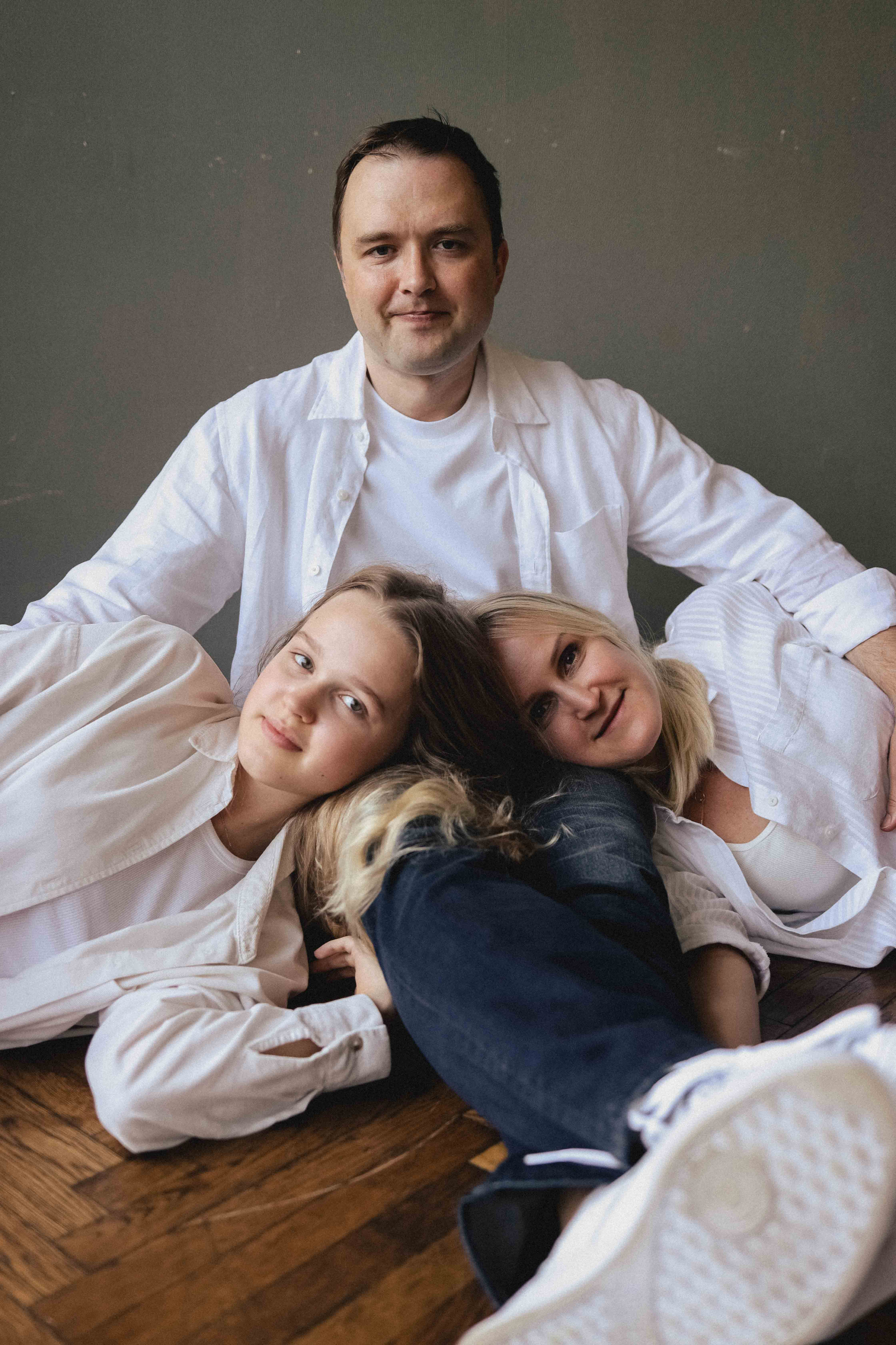 Семья в студии. Семейный фотограф в Москве