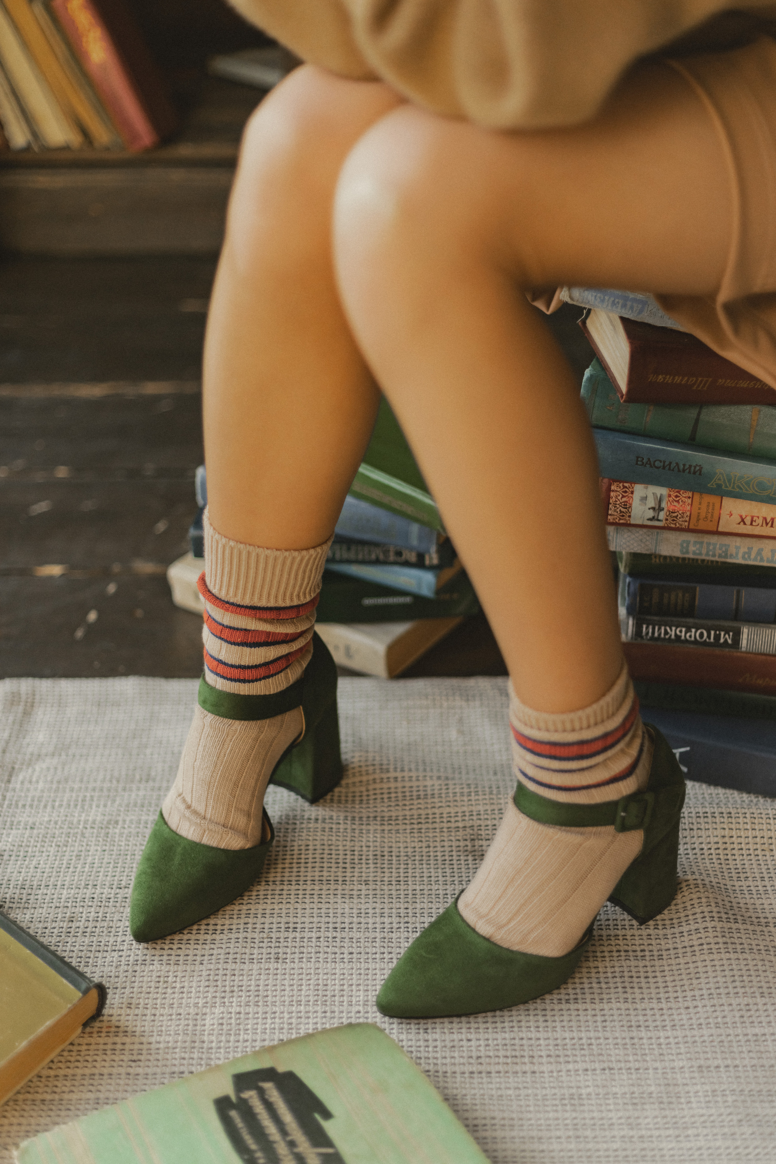 Кристина в поисках книг. Семейный фотограф в Москве