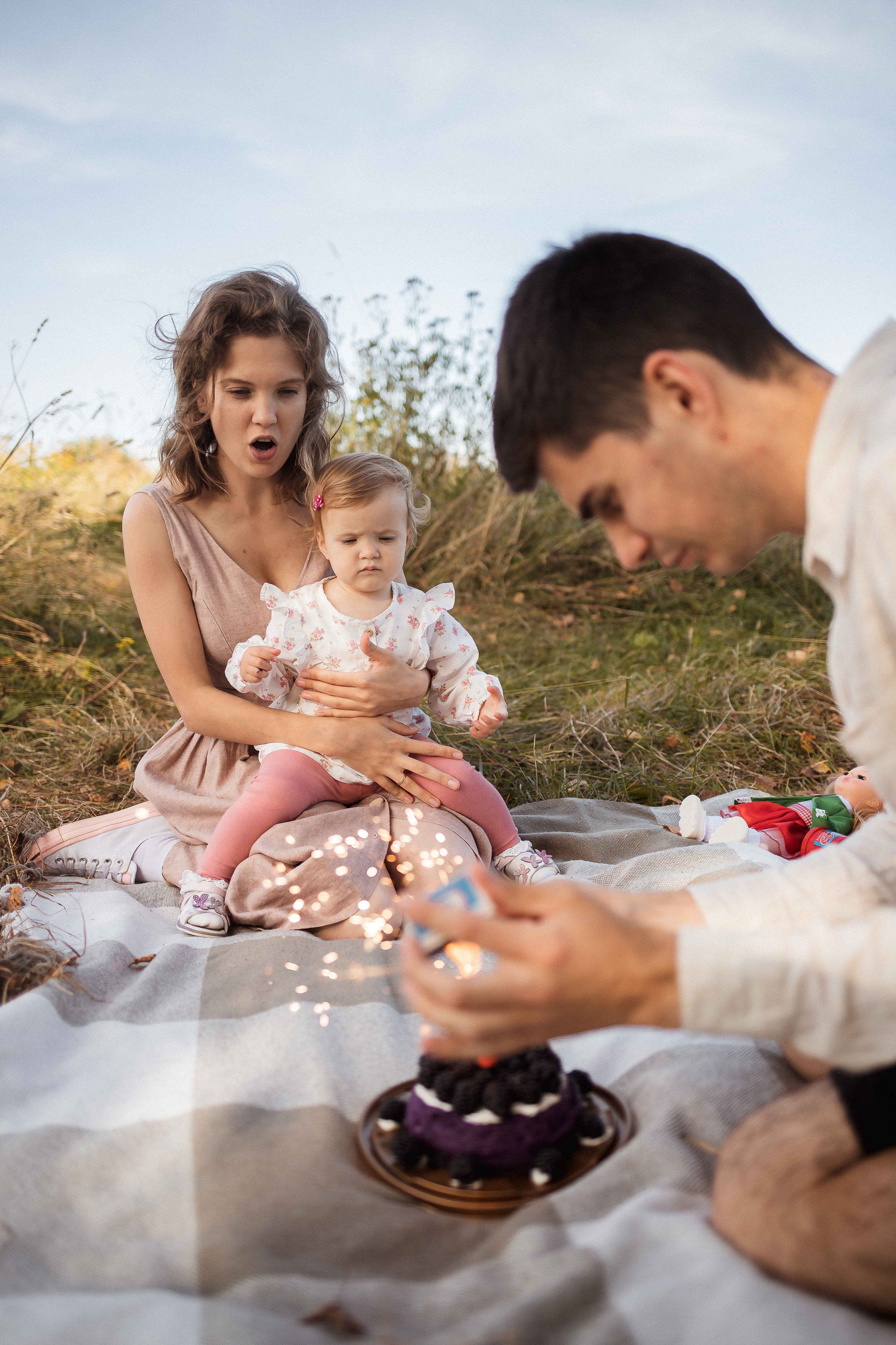 Первый день рождения в формате пикника. Семейный фотограф в Москве