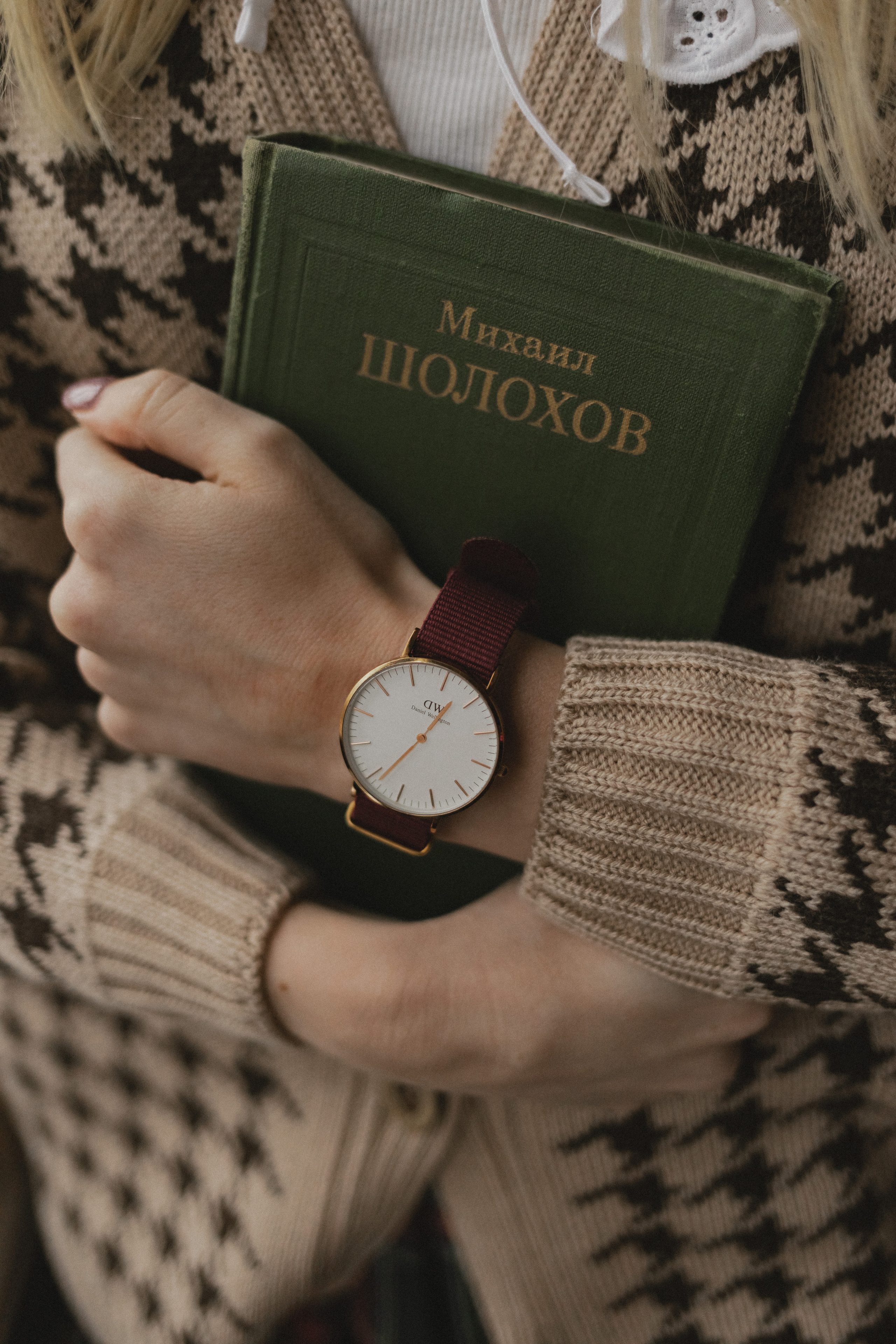 Кристина в поисках книг. Семейный фотограф в Москве