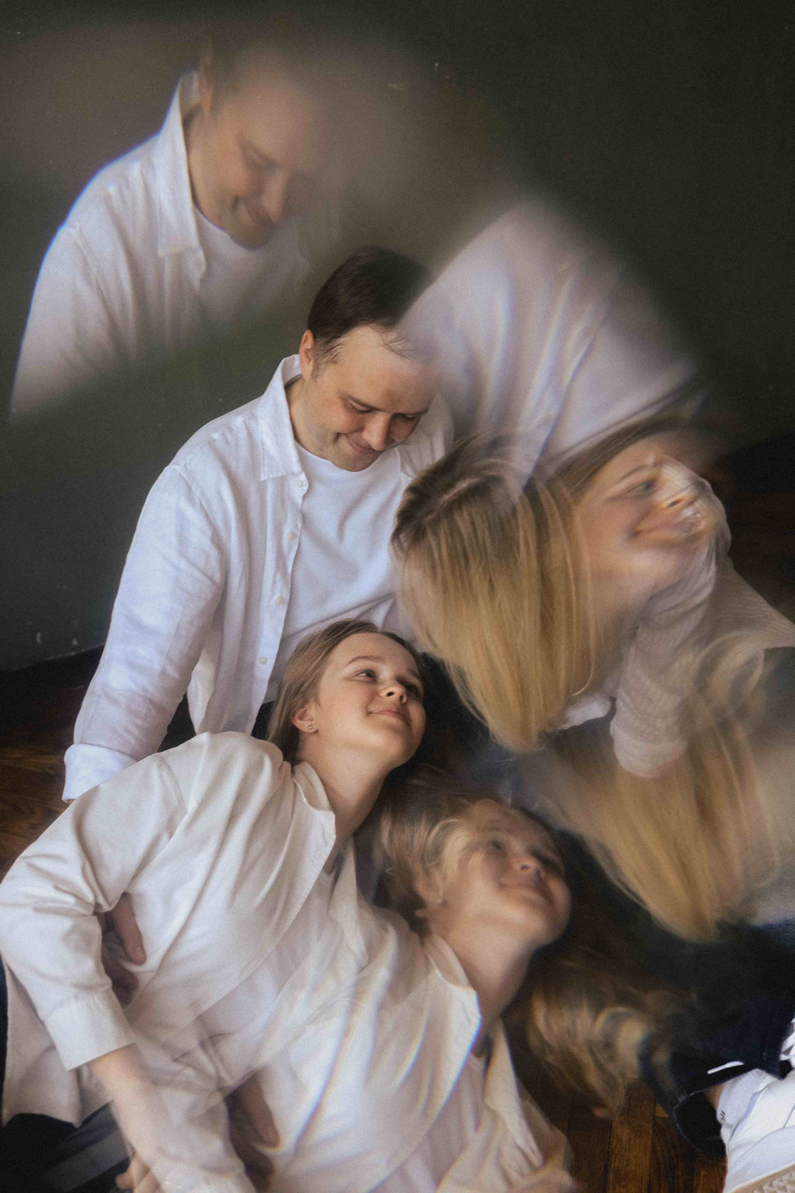 Семья в студии. Семейный фотограф в Москве