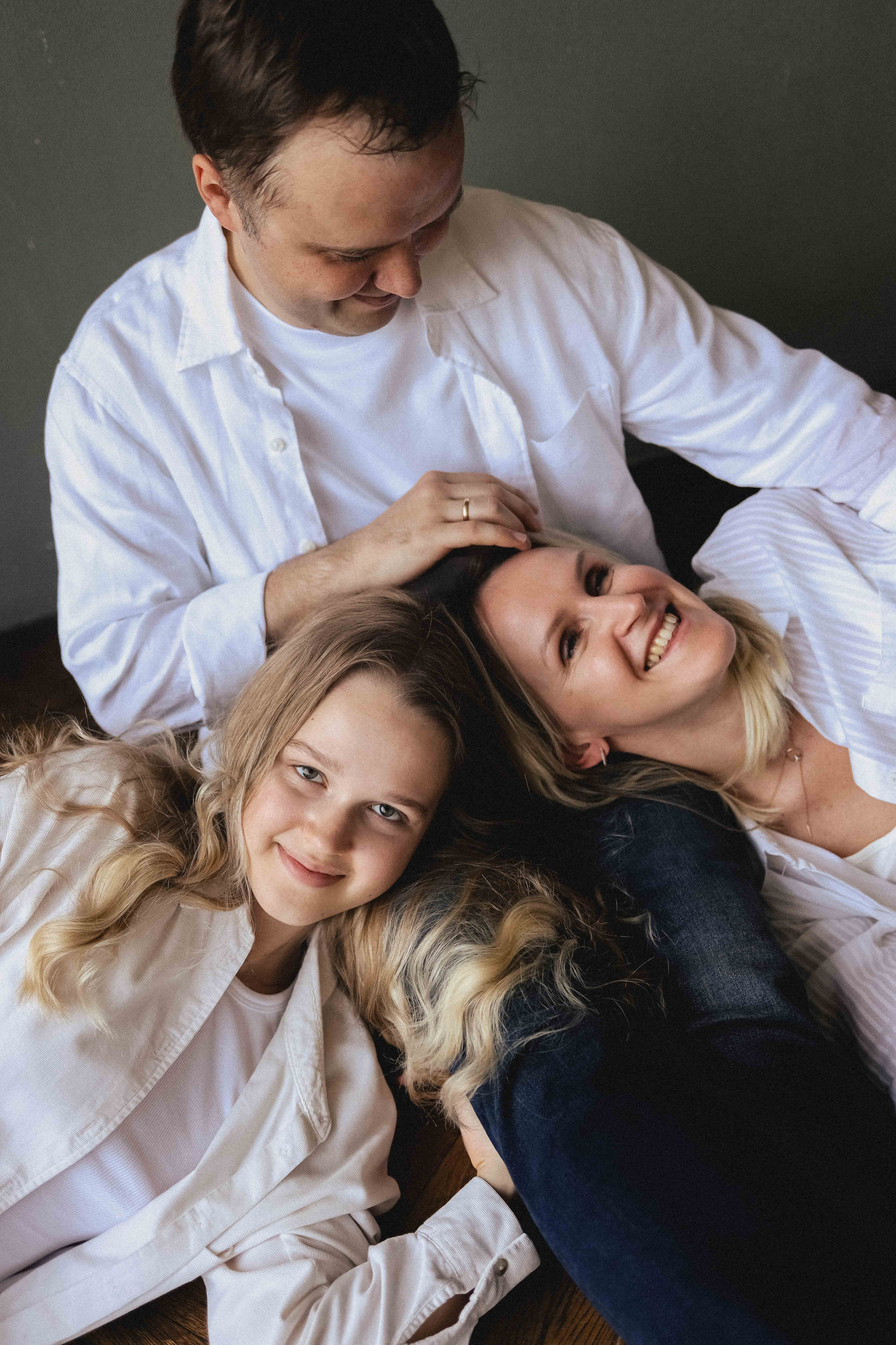 Семья в студии. Семейный фотограф в Москве