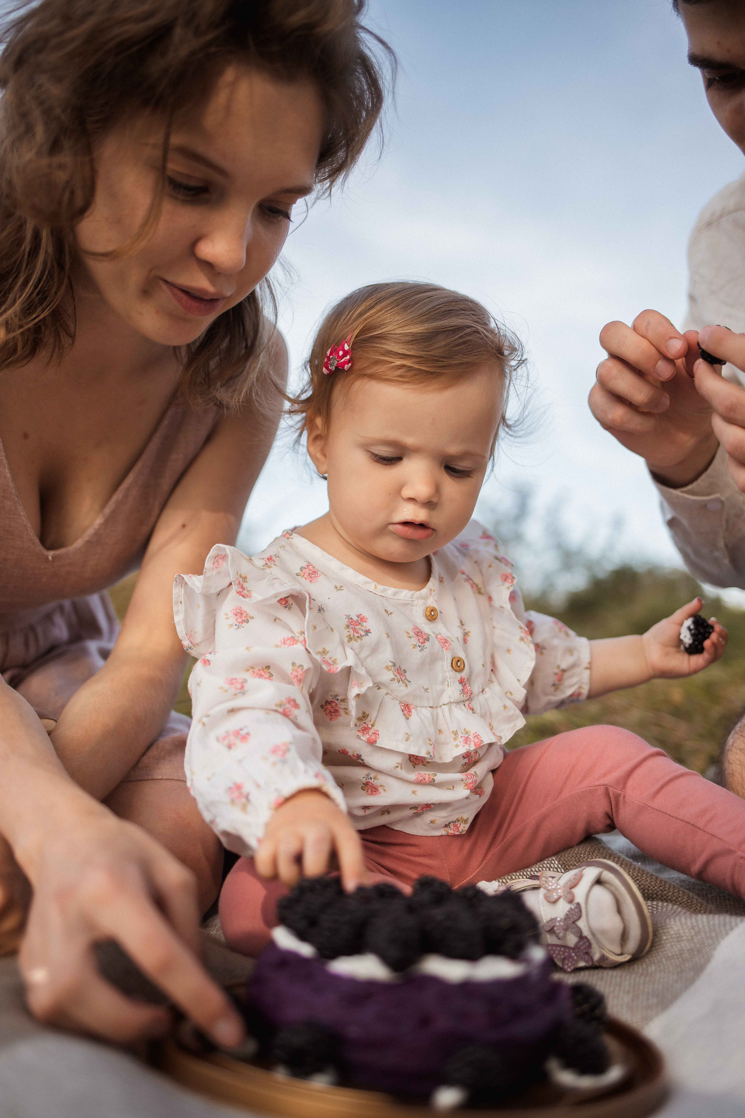 Первый день рождения в формате пикника. Семейный фотограф в Москве