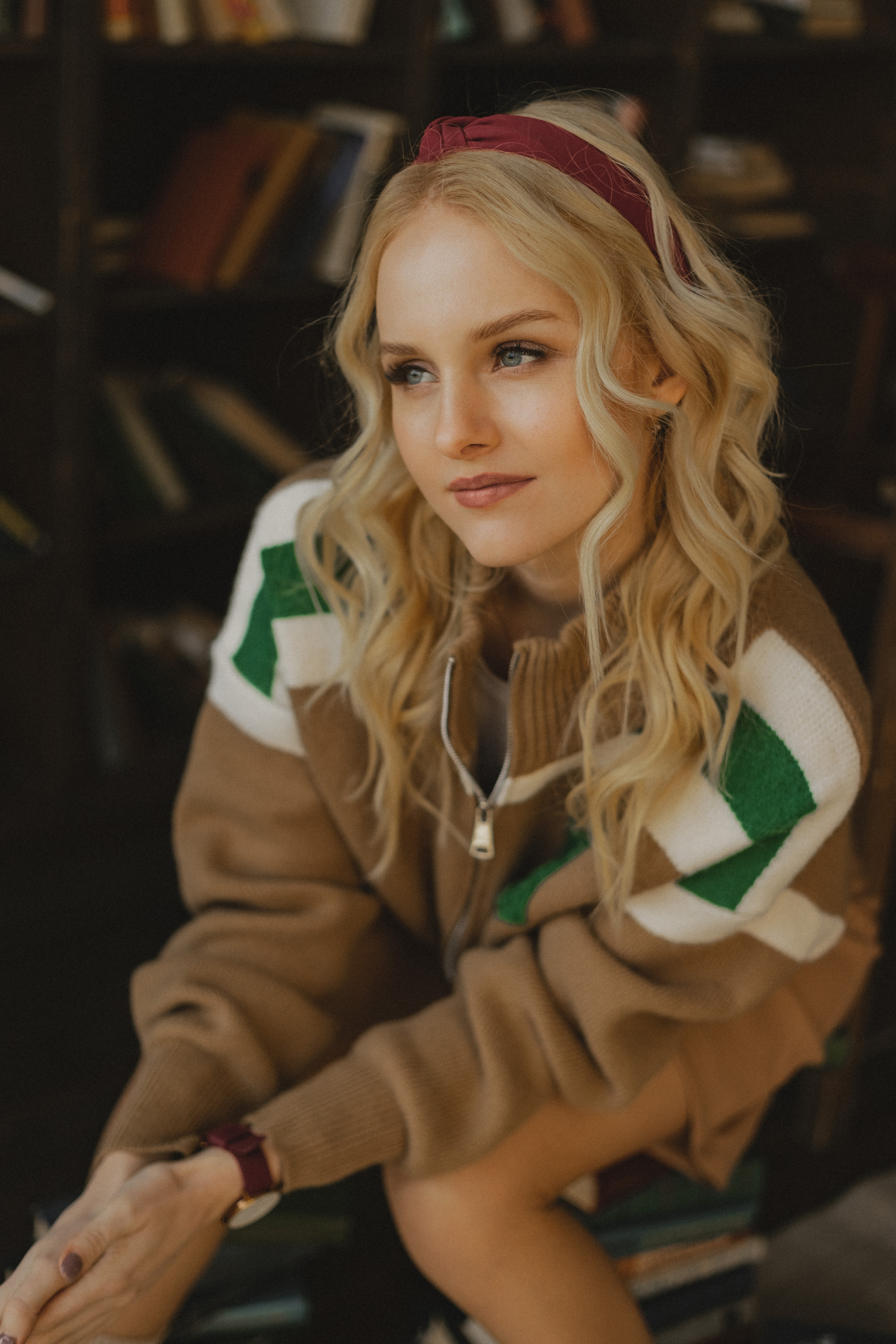 Кристина в поисках книг. Семейный фотограф в Москве