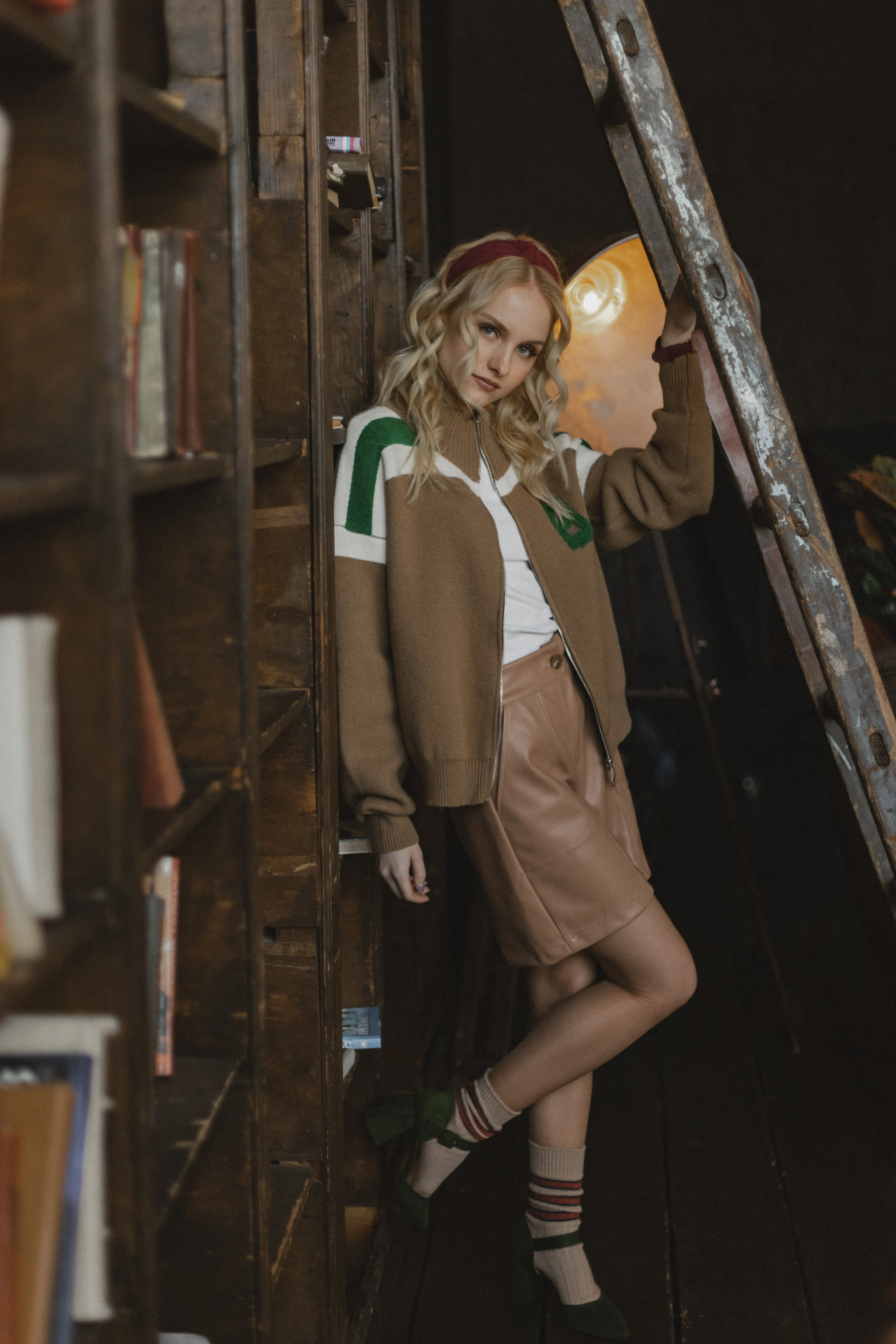 Кристина в поисках книг. Семейный фотограф в Москве