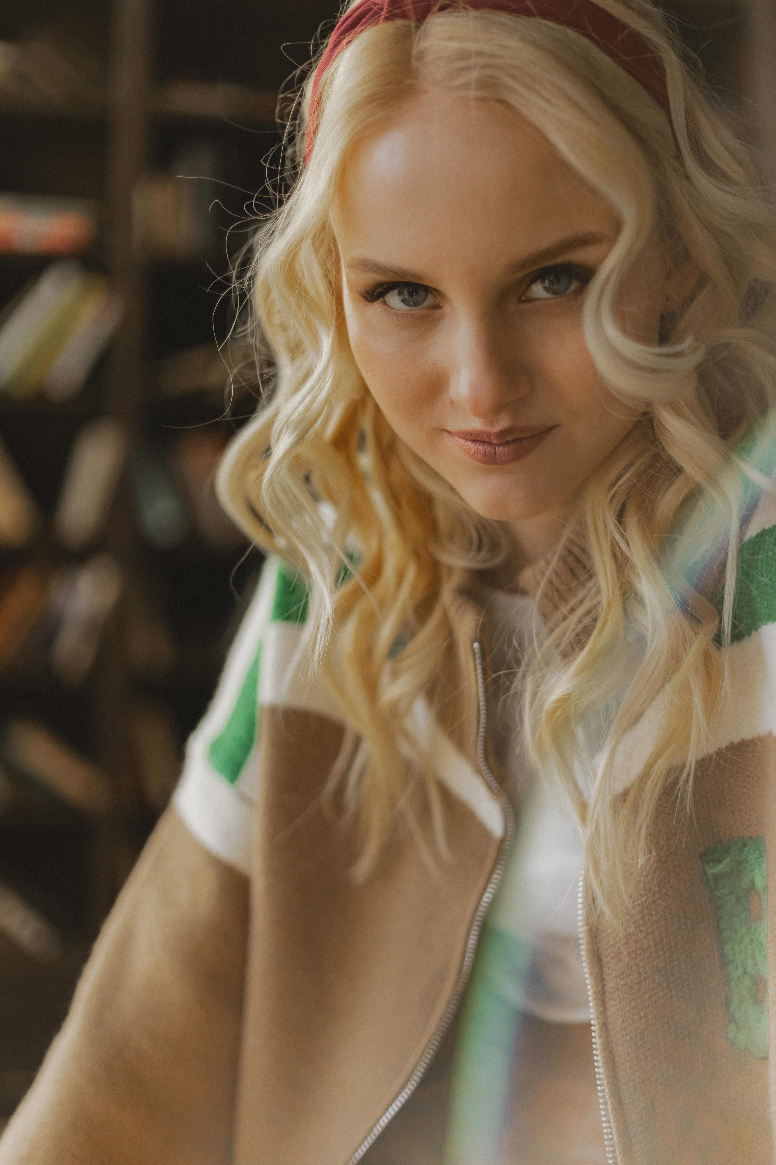 Кристина в поисках книг. Семейный фотограф в Москве