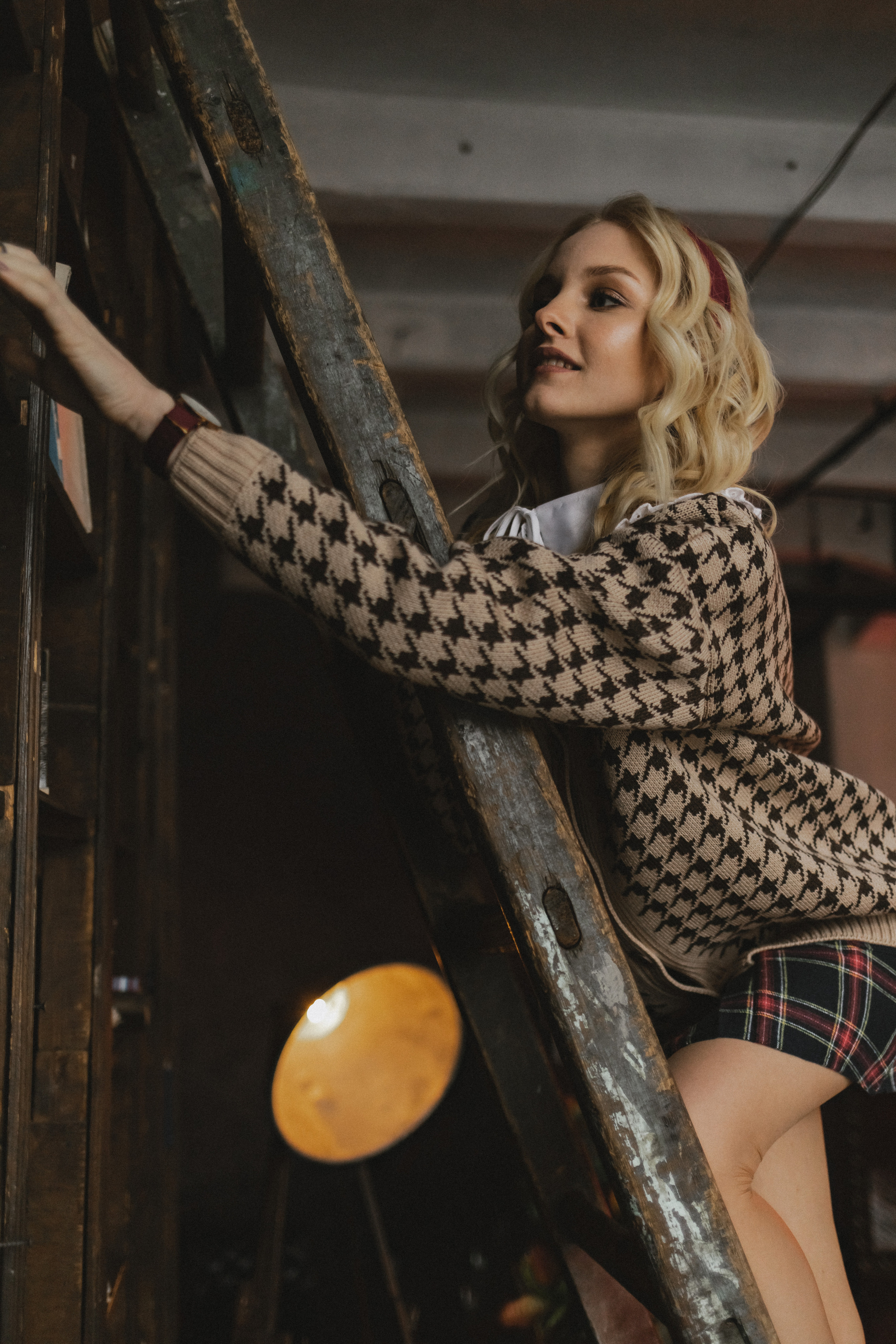 Кристина в поисках книг. Семейный фотограф в Москве