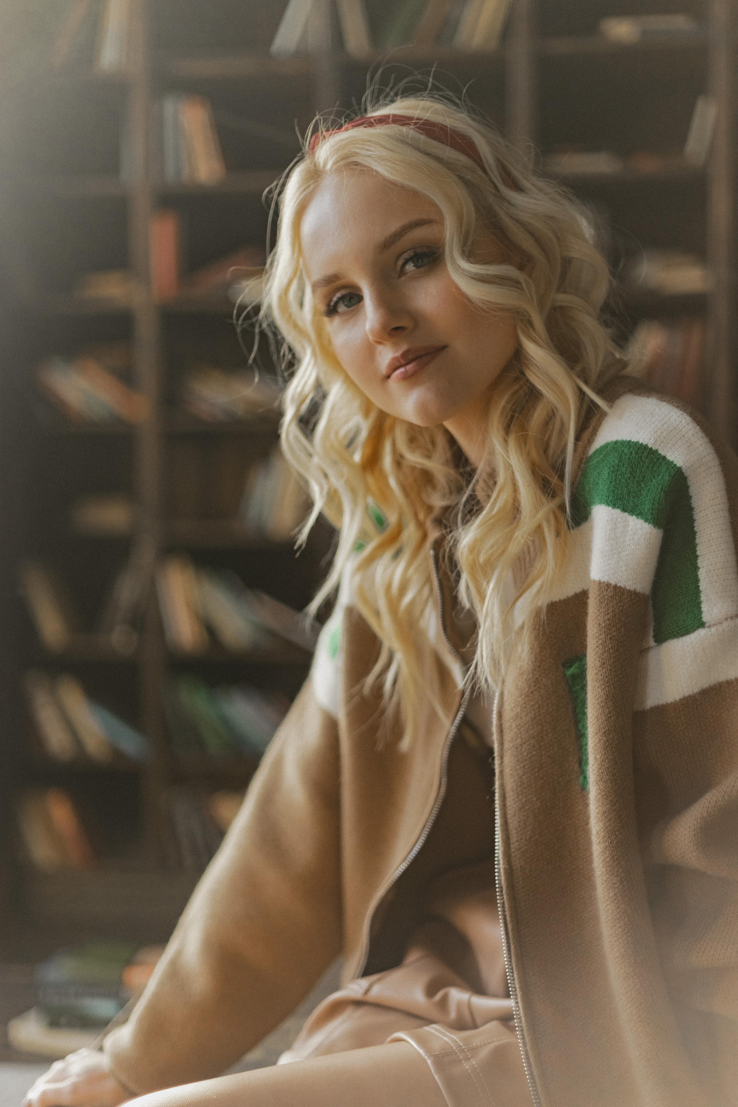 Кристина в поисках книг. Семейный фотограф в Москве