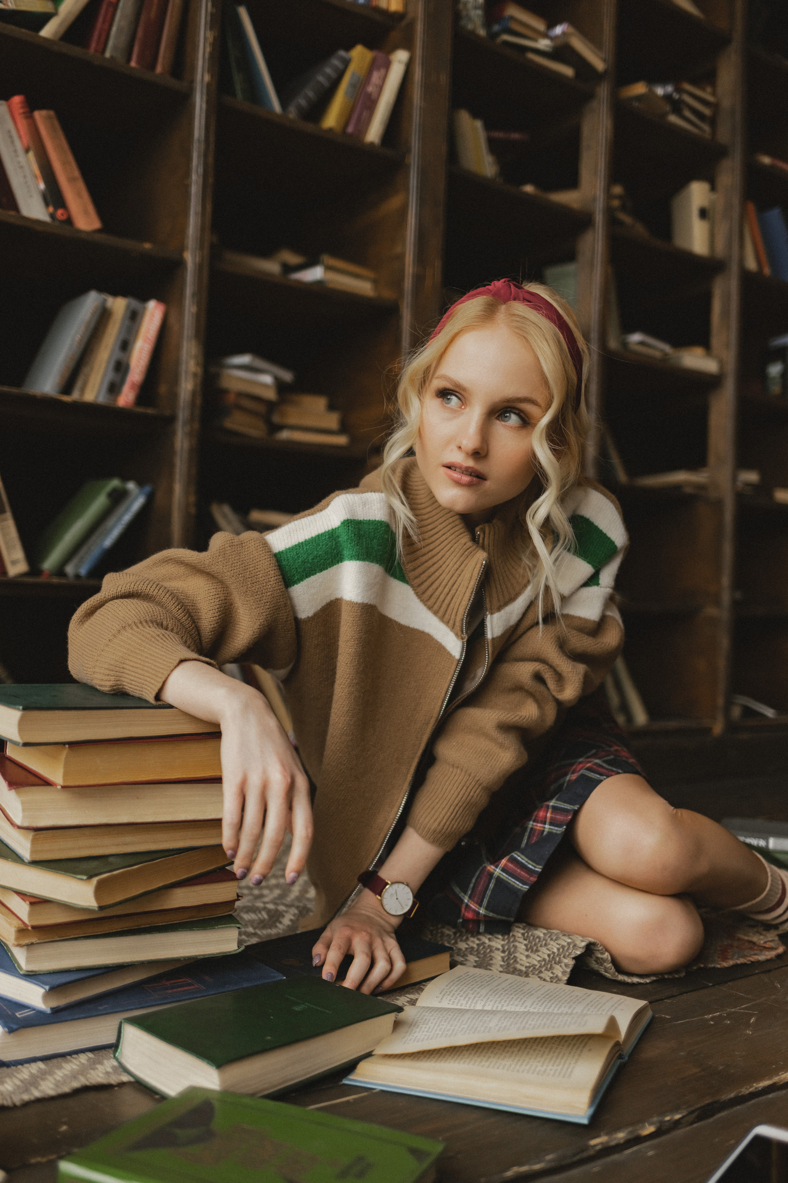 Кристина в поисках книг. Семейный фотограф в Москве