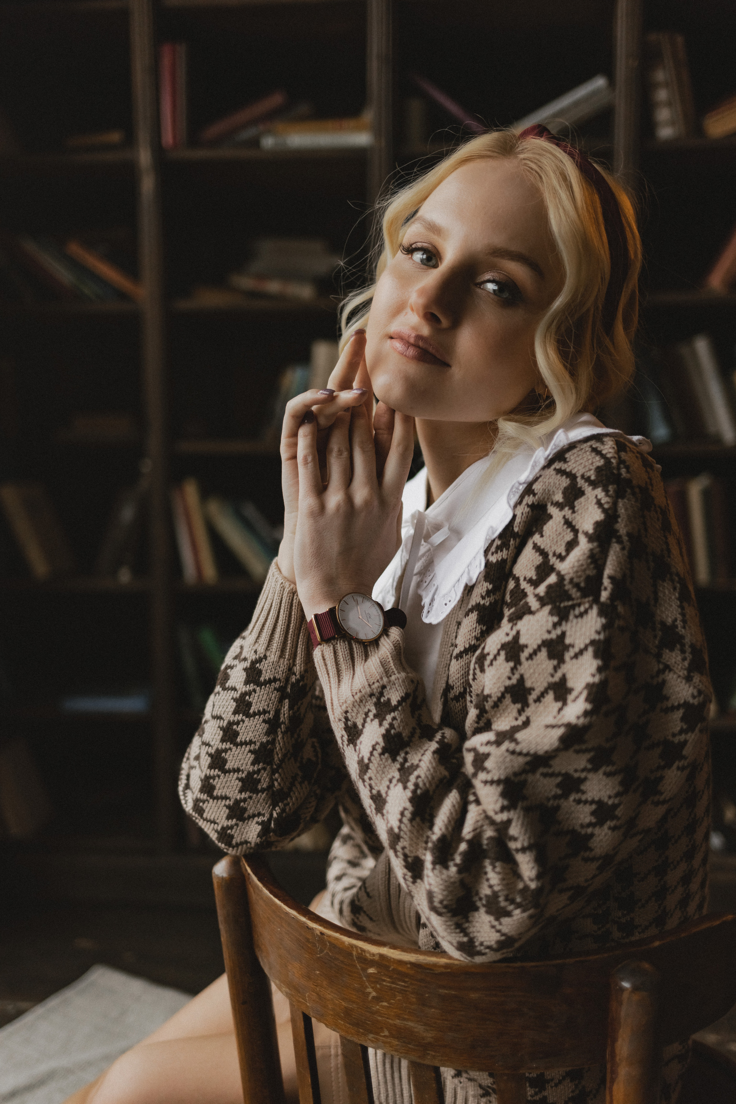 Кристина в поисках книг. Семейный фотограф в Москве