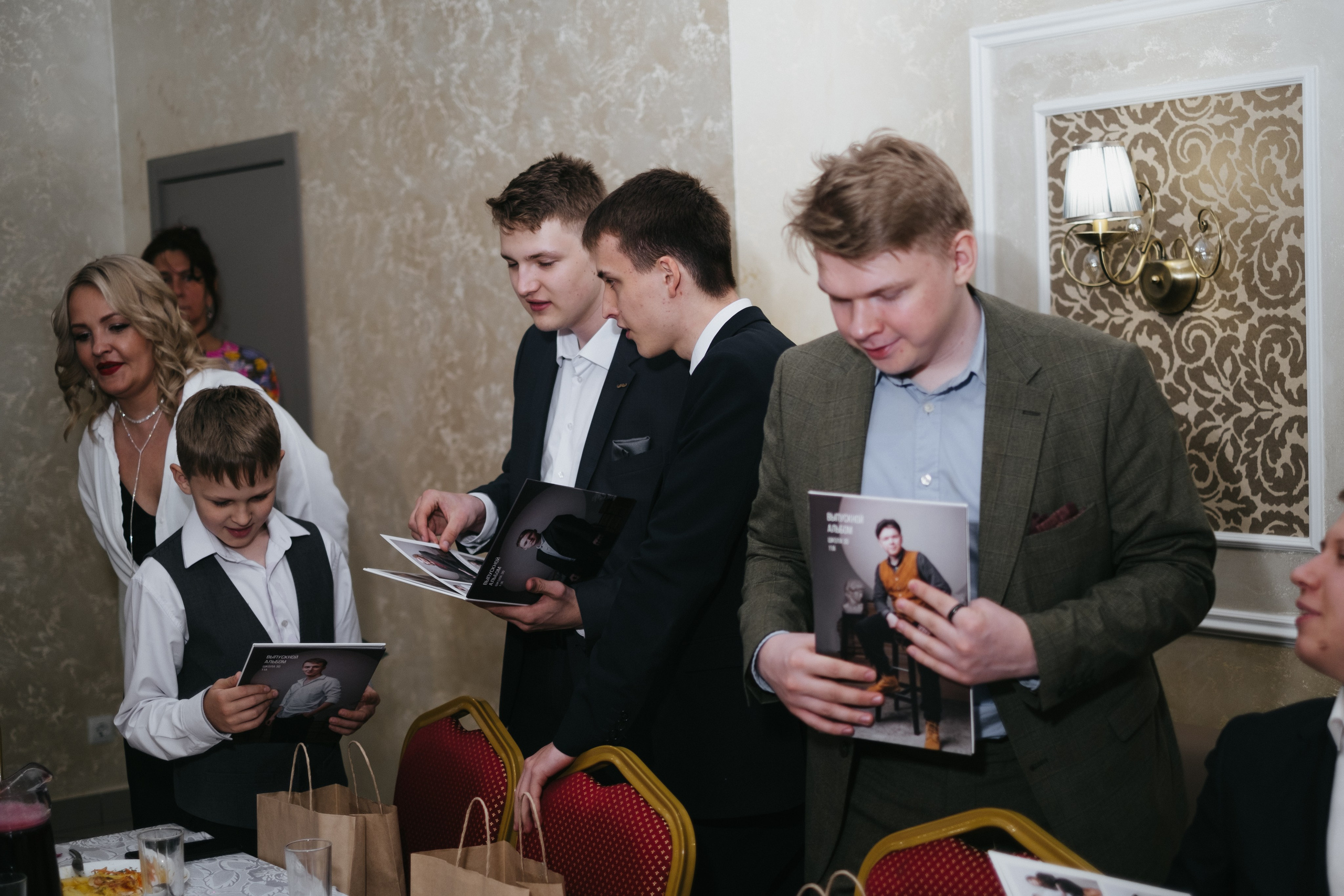 Выпускной 11 класс школы № 30. Свадебный и репортажной фотограф Денис Ожигин в Краснодаре и Краснодарском крае