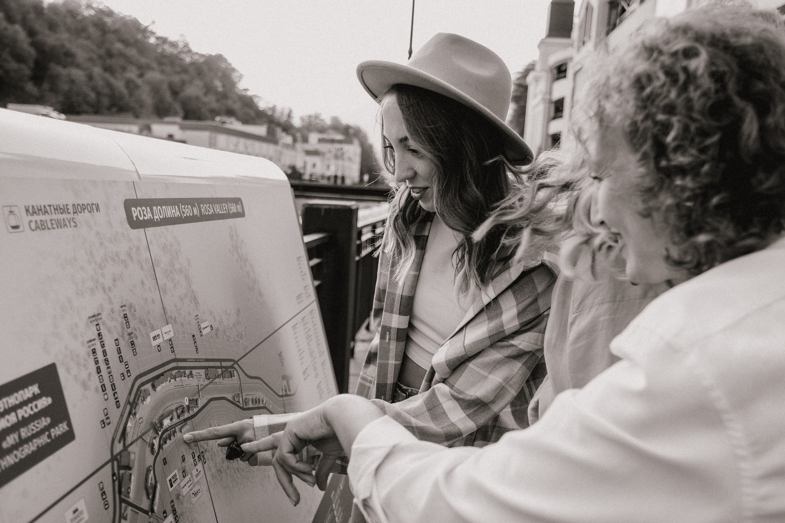 Ксюша и Алена с мамой. Семейный фотограф Москва