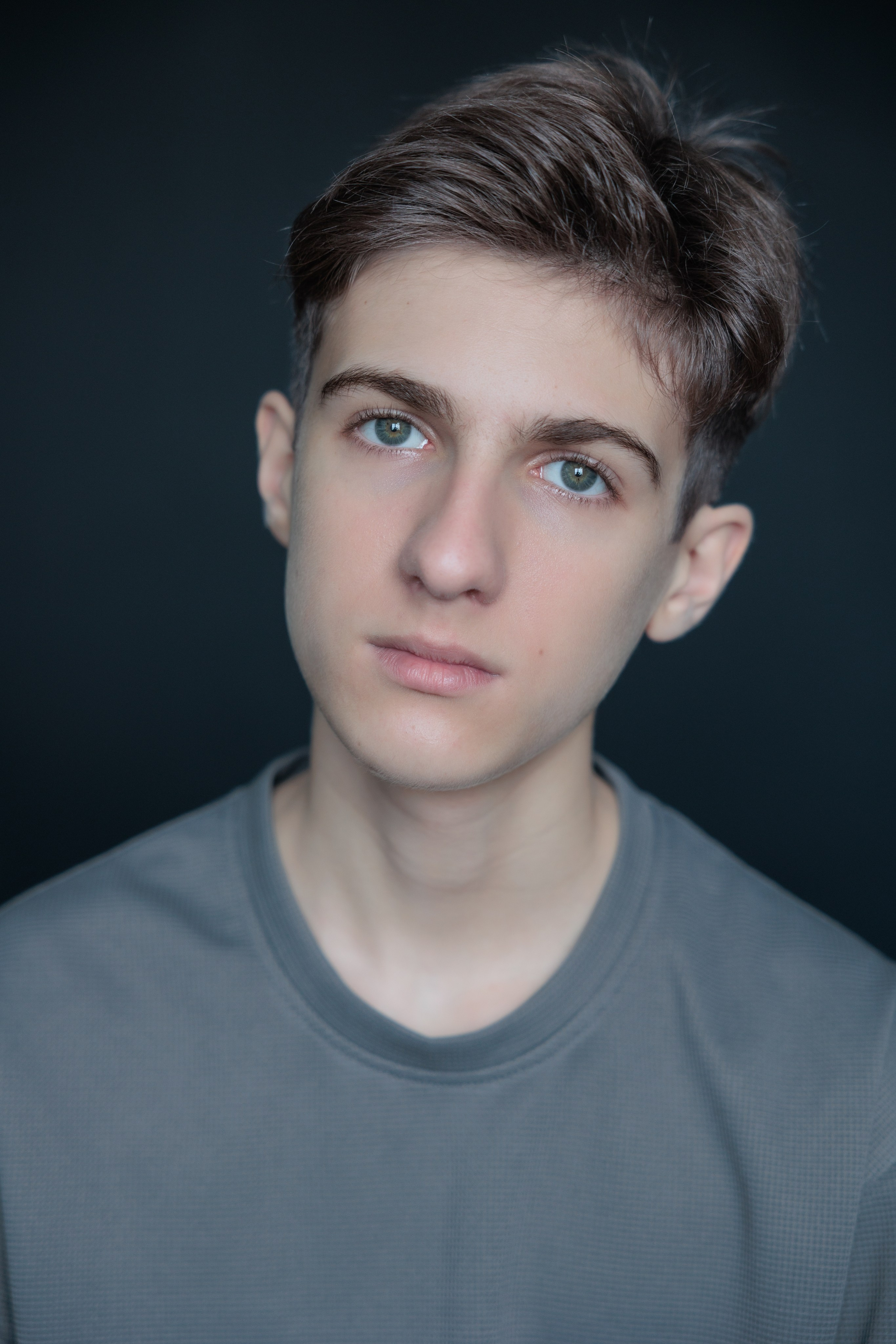 АРТЁМ. Я фотограф из Москвы к Вашим услугам