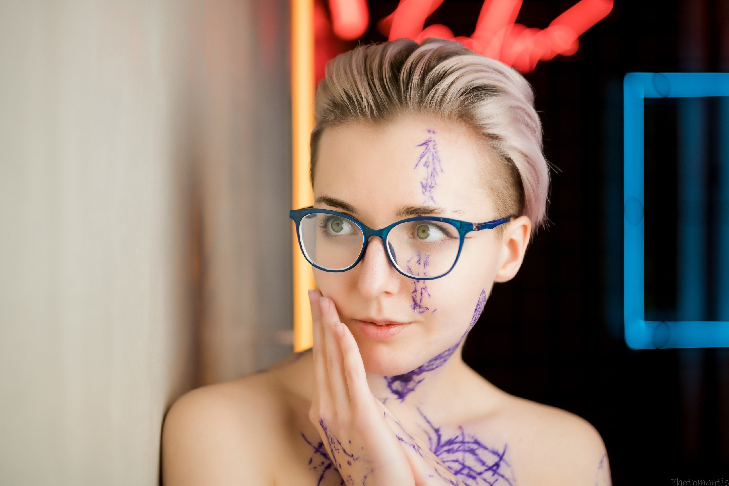 Ню и Неон. Photomantis