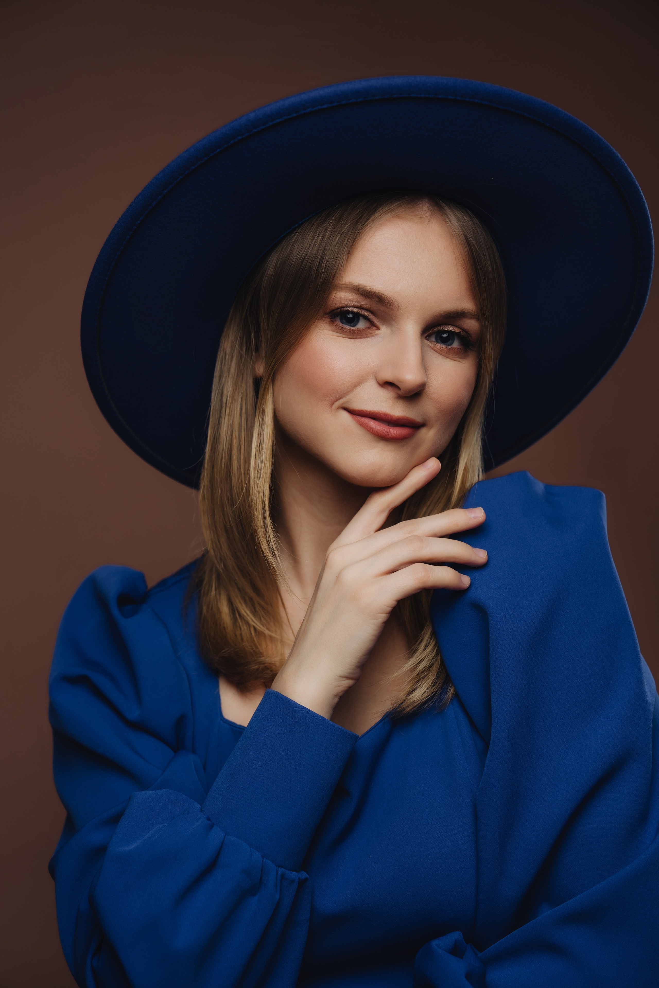 На однотонном фоне. Евгений Щетников Фотограф-Тюмень