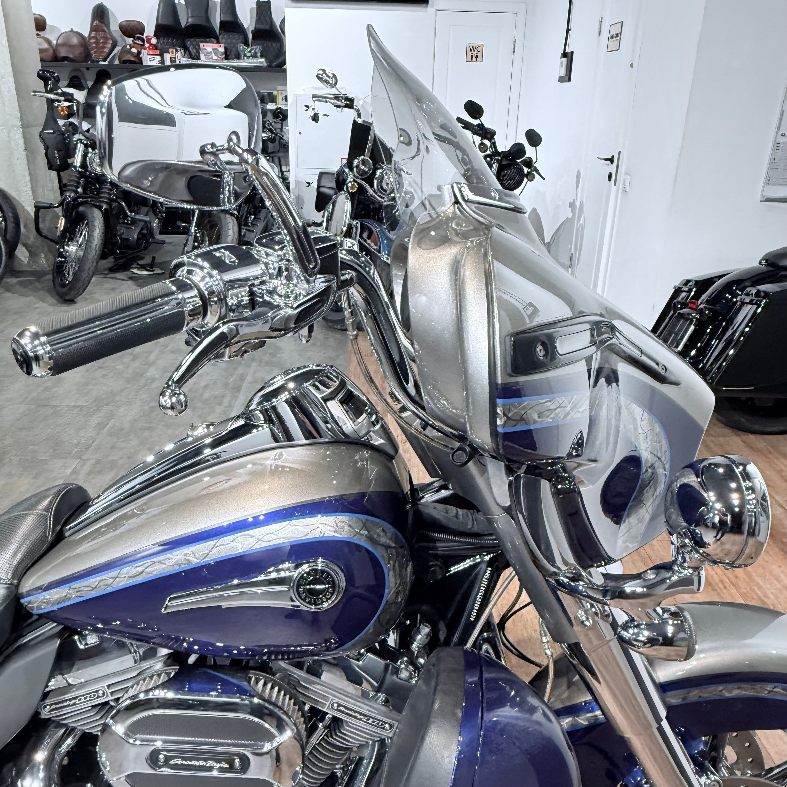 Мотоциклы Harley-Davidson 2016 CVO Limited 110 АВS Раlladium (Touring) — купить мотоцикл. Hello Davidson, Москва. Только хорошие мотоциклы…