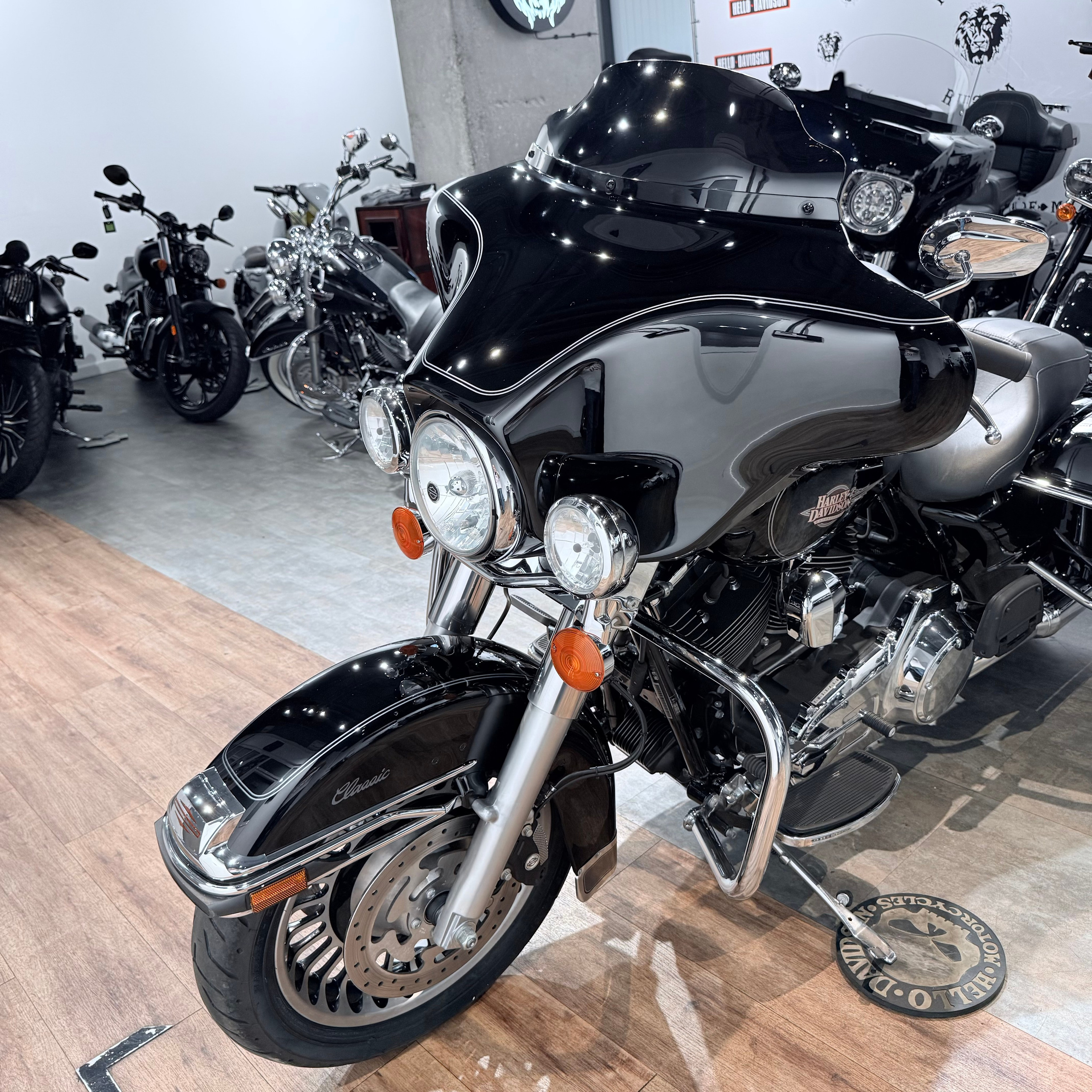 2010 Street Glide АВS Vivid Вlаck. Hello Davidson, Москва. Только хорошие мотоциклы…