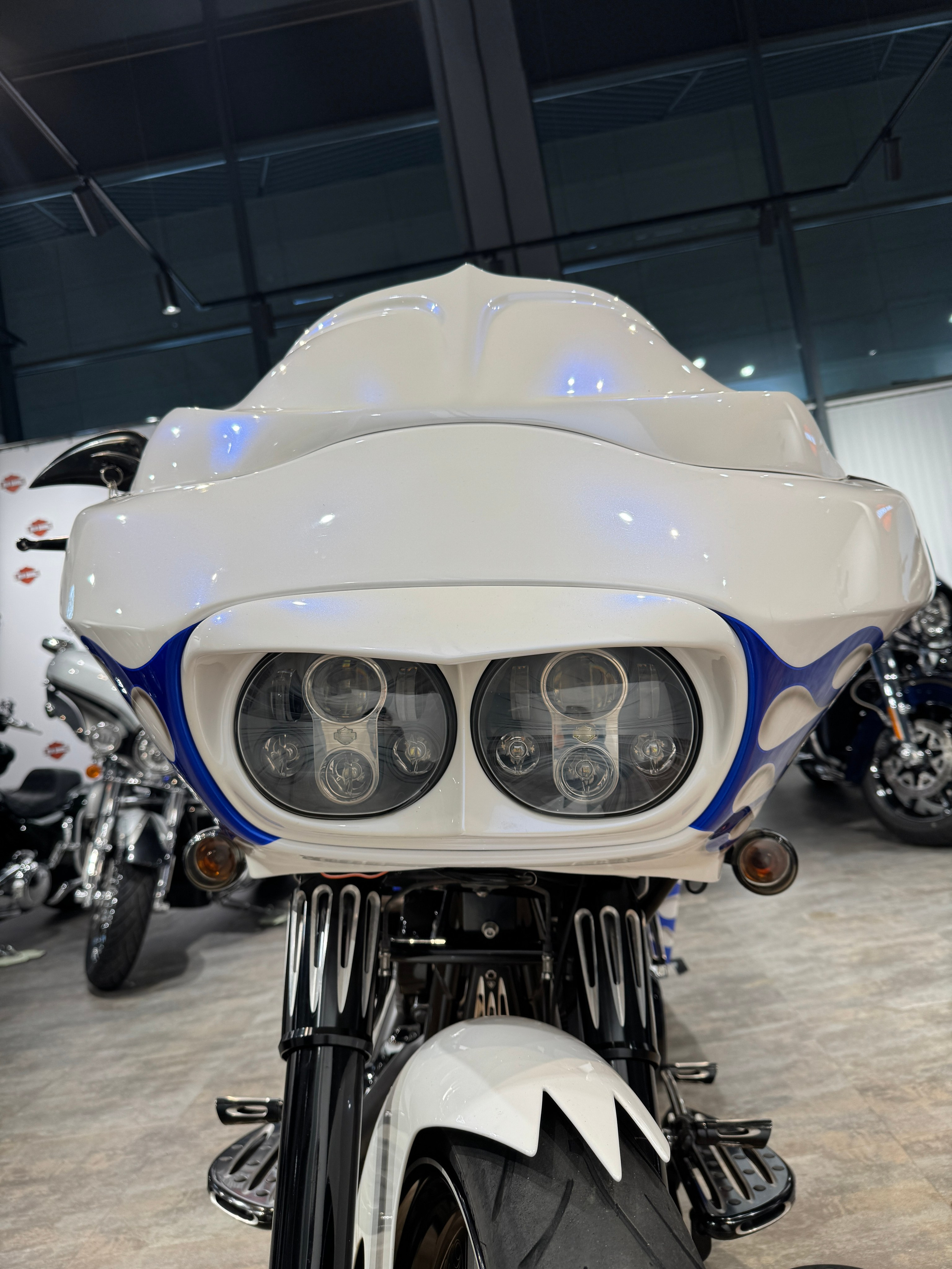 Мотоциклы Harley-Davidson Road Glide 103 White Power (Touring)  — купить мотоцикл. Hello Davidson, Москва. Только хорошие мотоциклы…