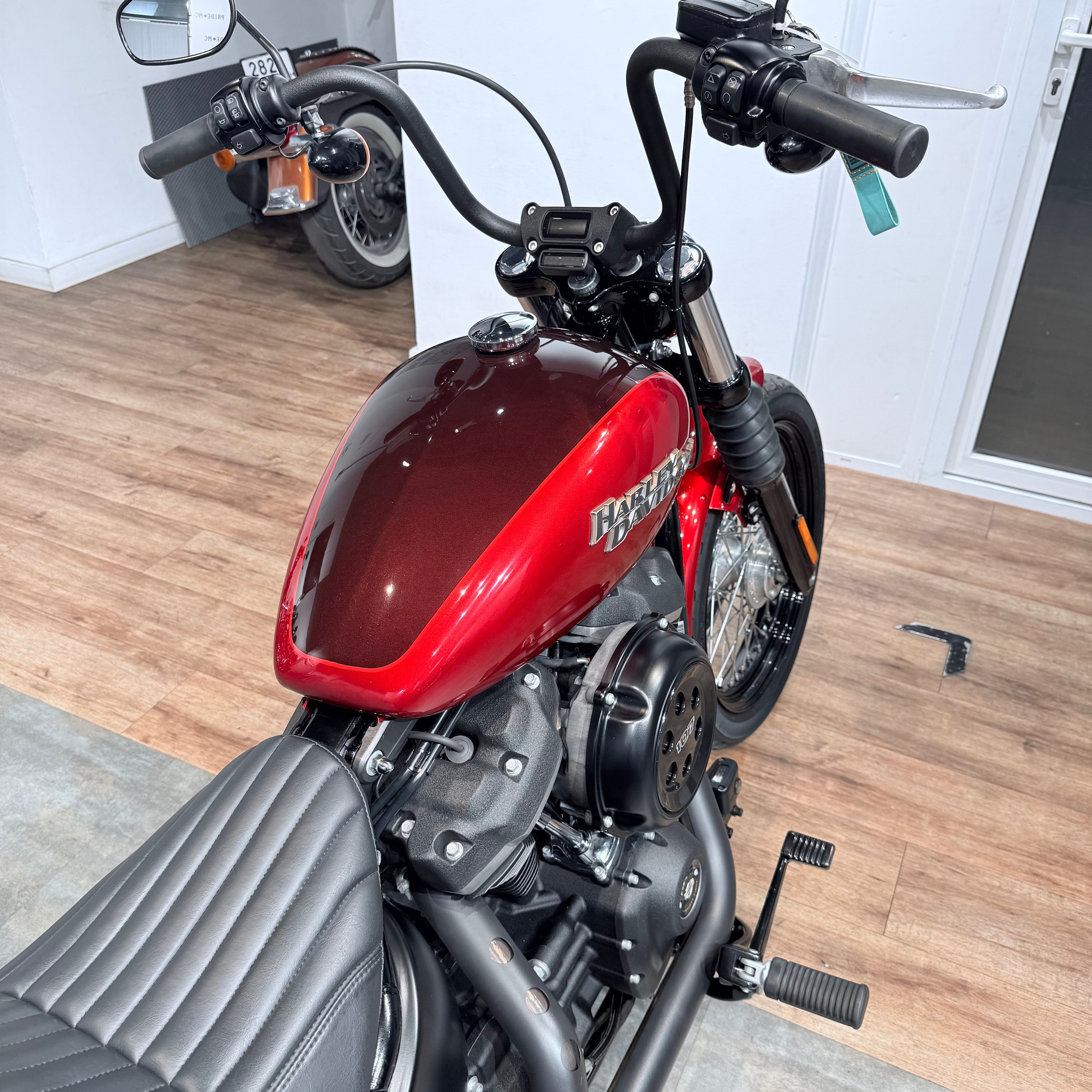 2017 Street Bob 107 ABS Red Pearl Brown. Hello Davidson, Москва. Только хорошие мотоциклы…