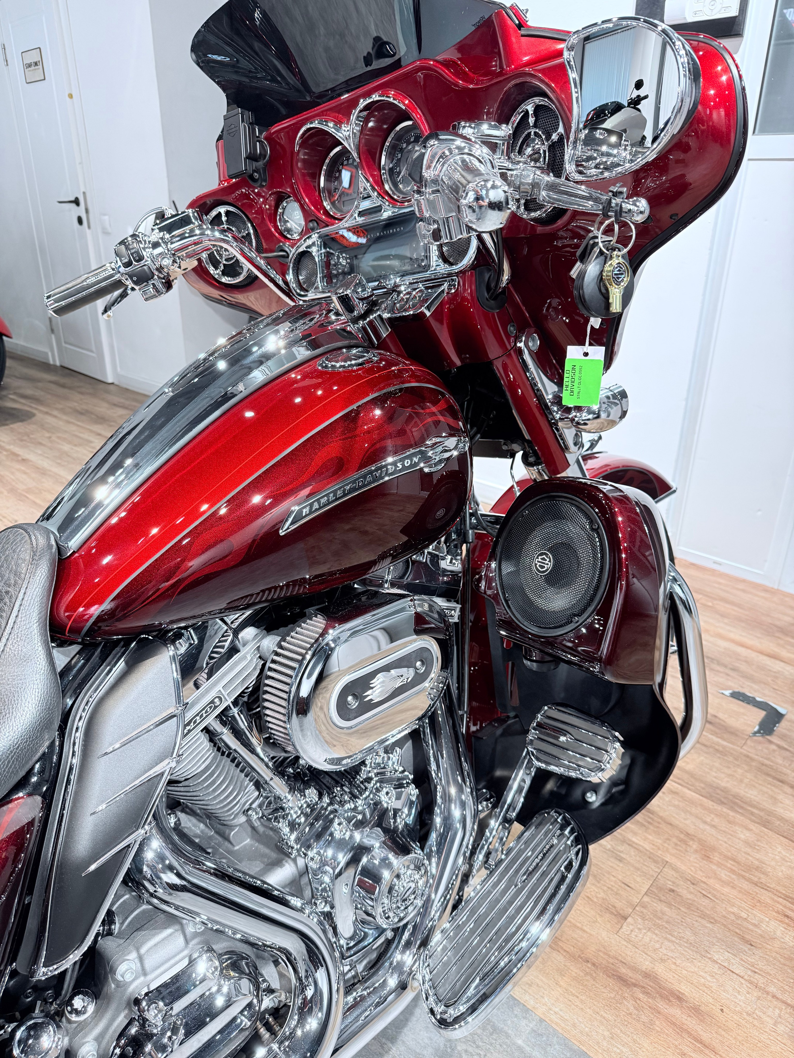 CVO Street Glide (Ruby Red). Hello Davidson, Москва. Только хорошие мотоциклы…