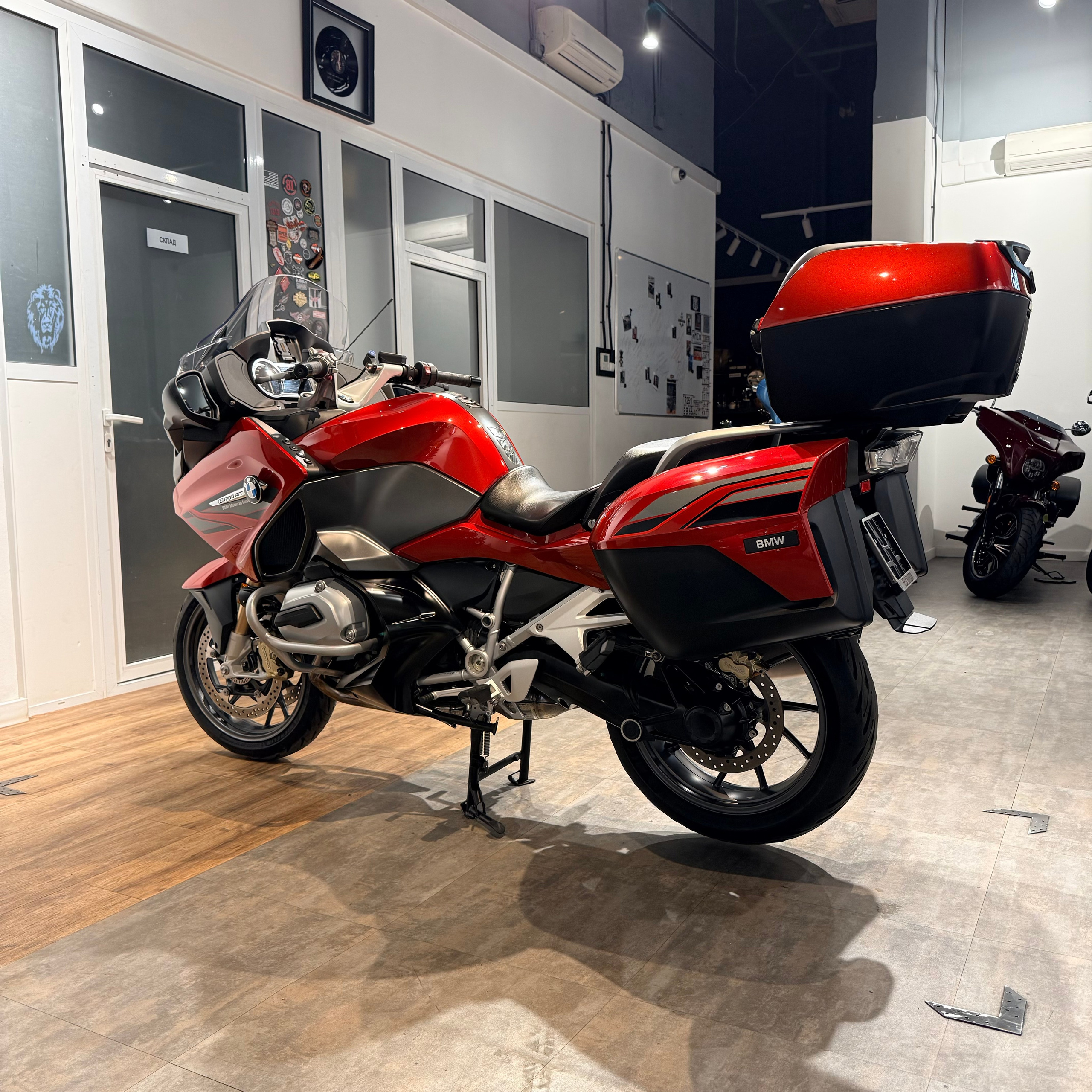 2018 BMW R1200RT Mars Red Metallic 23K (VIN *WB10*5398). Hello Davidson, Москва. Только хорошие мотоциклы…