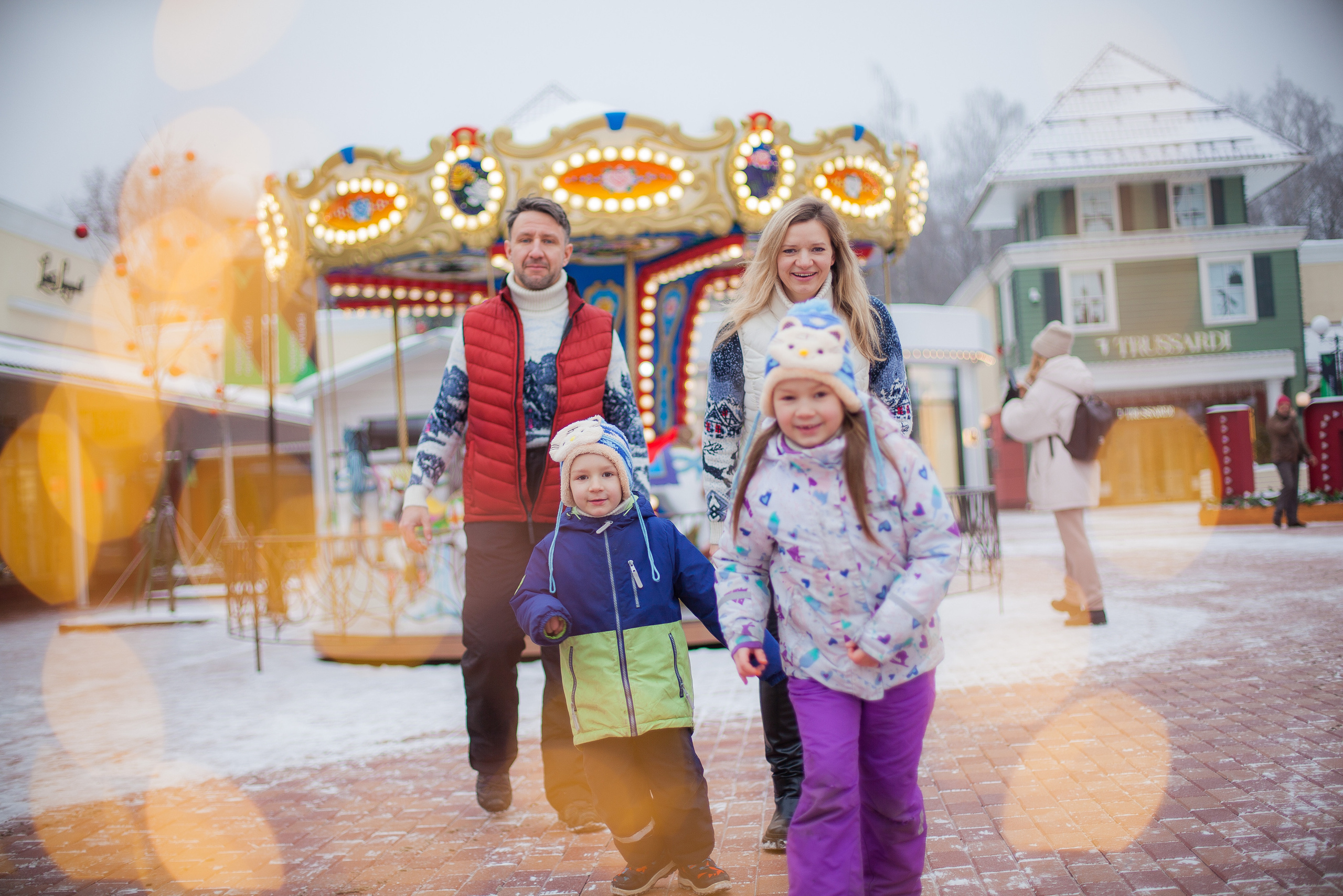Прогулка по Аутлету Внуково Для Оли и Мишы. Детский и семейный фотограф в Москве Левандовская Анастасия