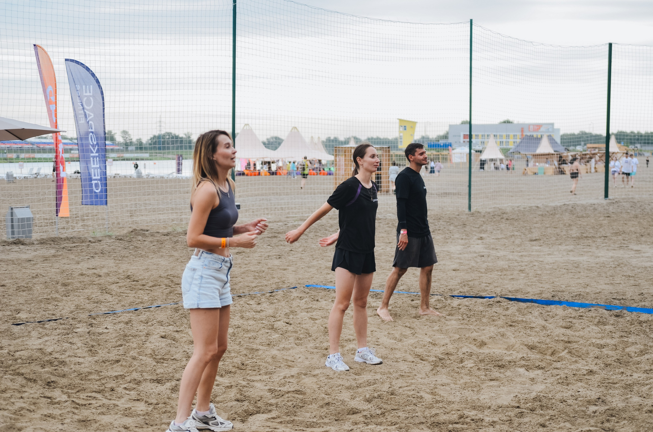 Фестиваль «Грань» 2025. Спортивная площадка. Денисова Аля — фотограф для парных съемок и индивидуальных историй в Барнауле