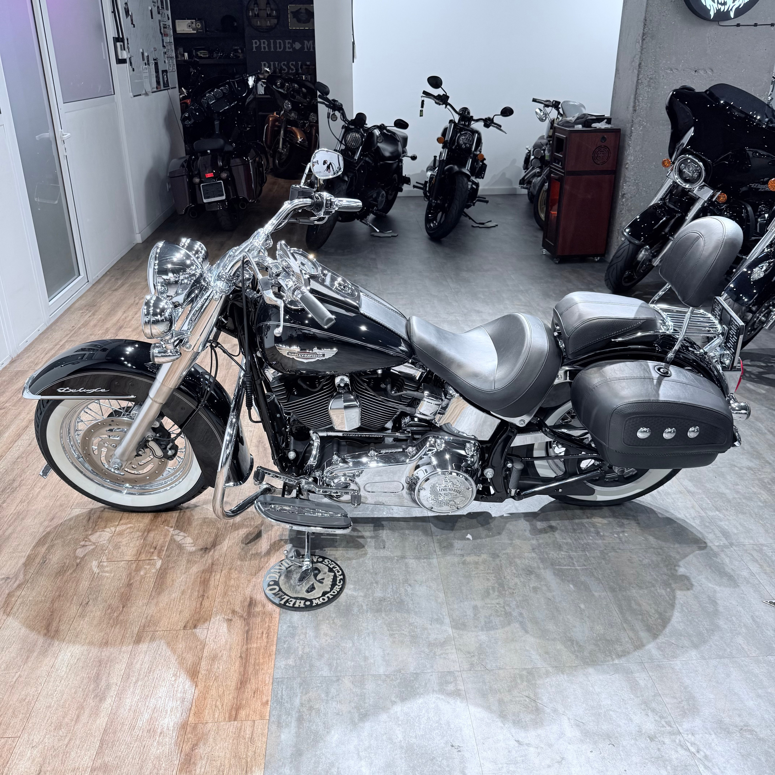 2011 Softail Deluхе АВS Vivd Black. Hello Davidson, Москва. Только хорошие мотоциклы…