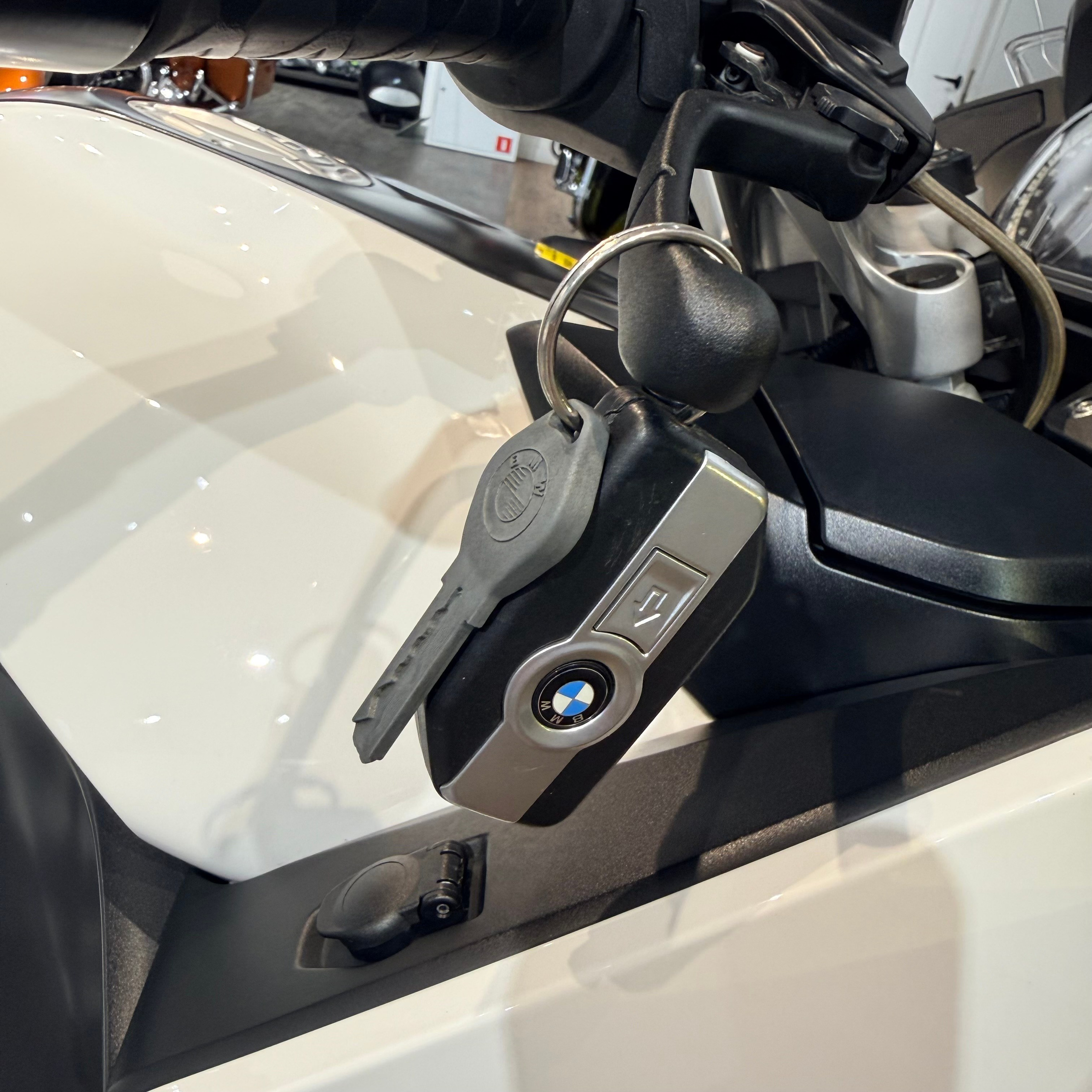 2015 BMW R1200RT Alpine White (VIN WB10*5141). Hello Davidson, Москва. Только хорошие мотоциклы…