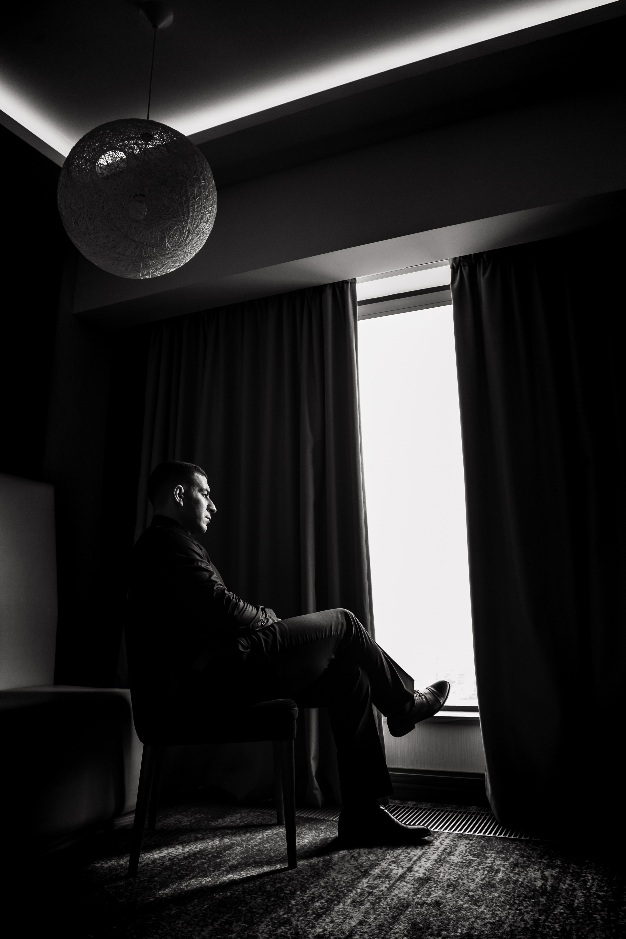 Утро жениха. Свадебная фотосессия в отеле.