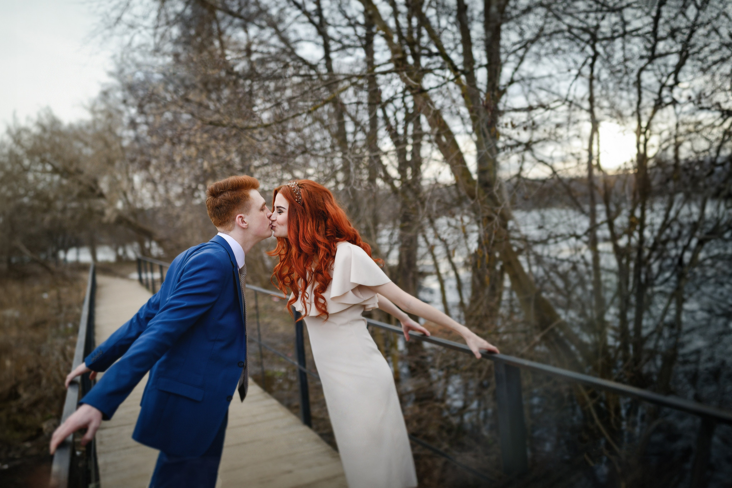 Романтическая Love Story фотосессия в Казани, профессиональный фотограф в г. Казани +79172284430, съёмка истории любви на природе в парке или студии, эмоциональные кадры пар, городской стиль, свадебные и домашние фото, кинематографичные образы, лучший фотограф для пар в Казани +79172284430