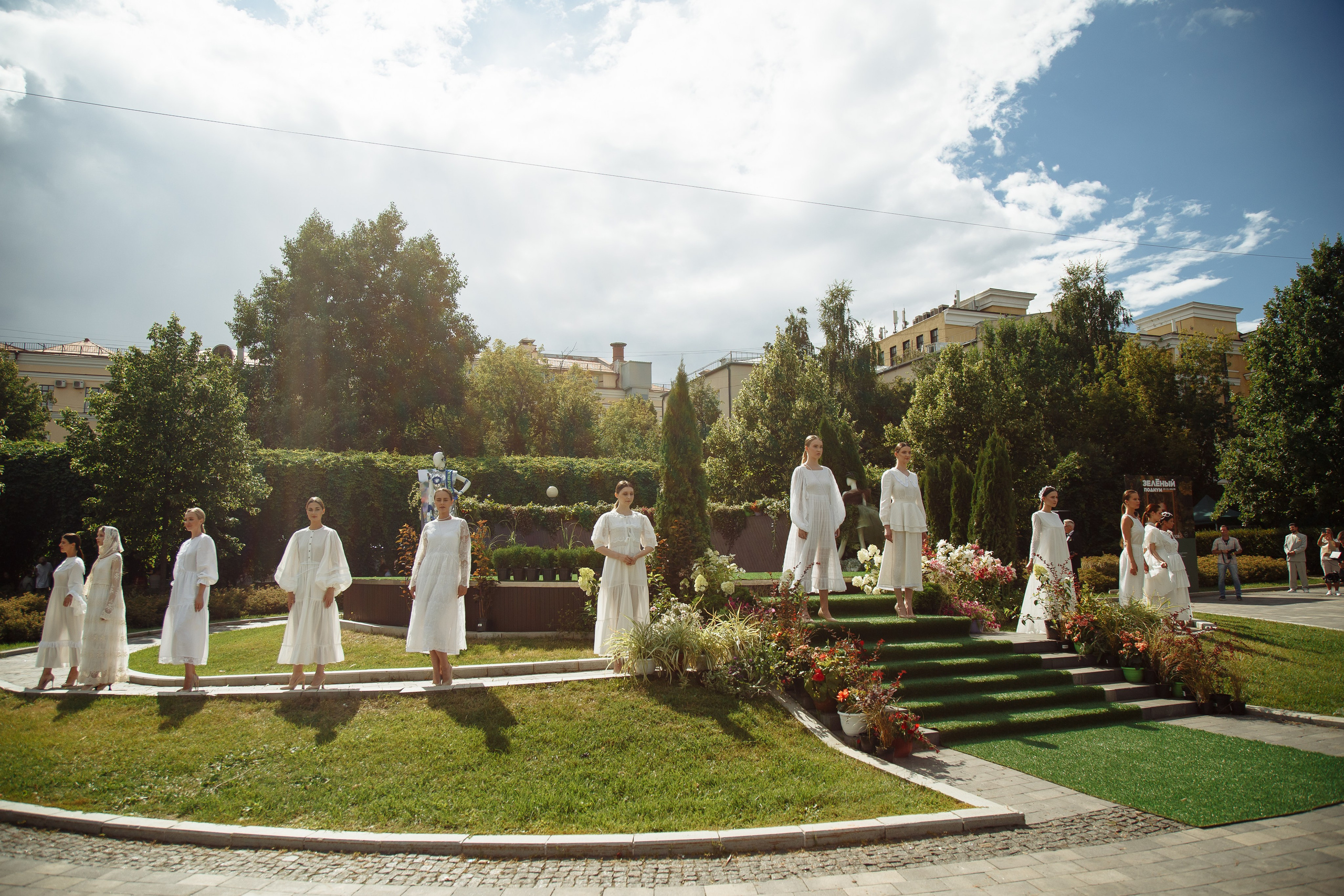 Зеленый подиум. Свадебный Семейный Репортажный фотограф в Москве