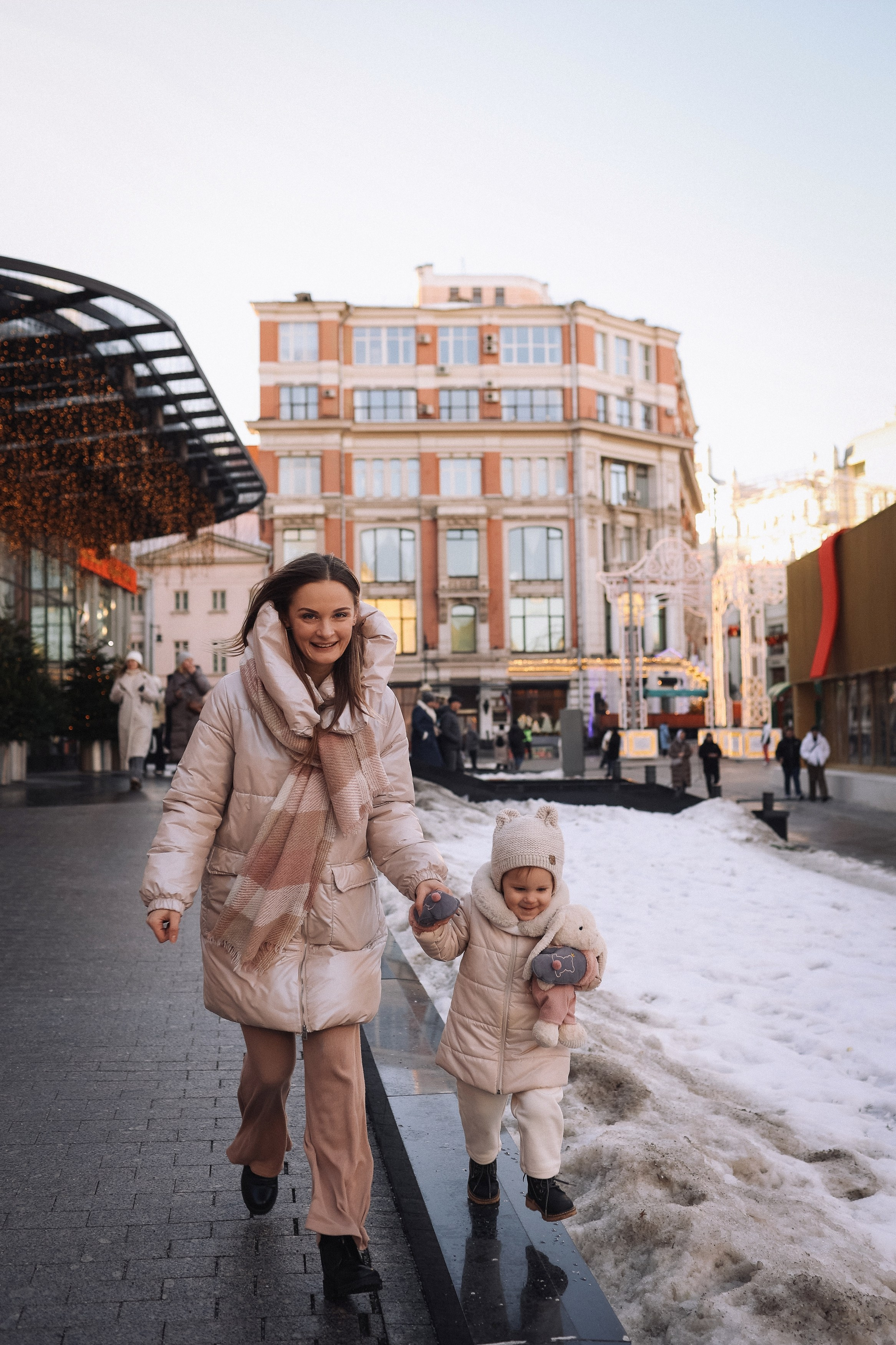 Вместе с бабушкой Света Жанна и малышка Лиза. Фотограф Владимир Москва