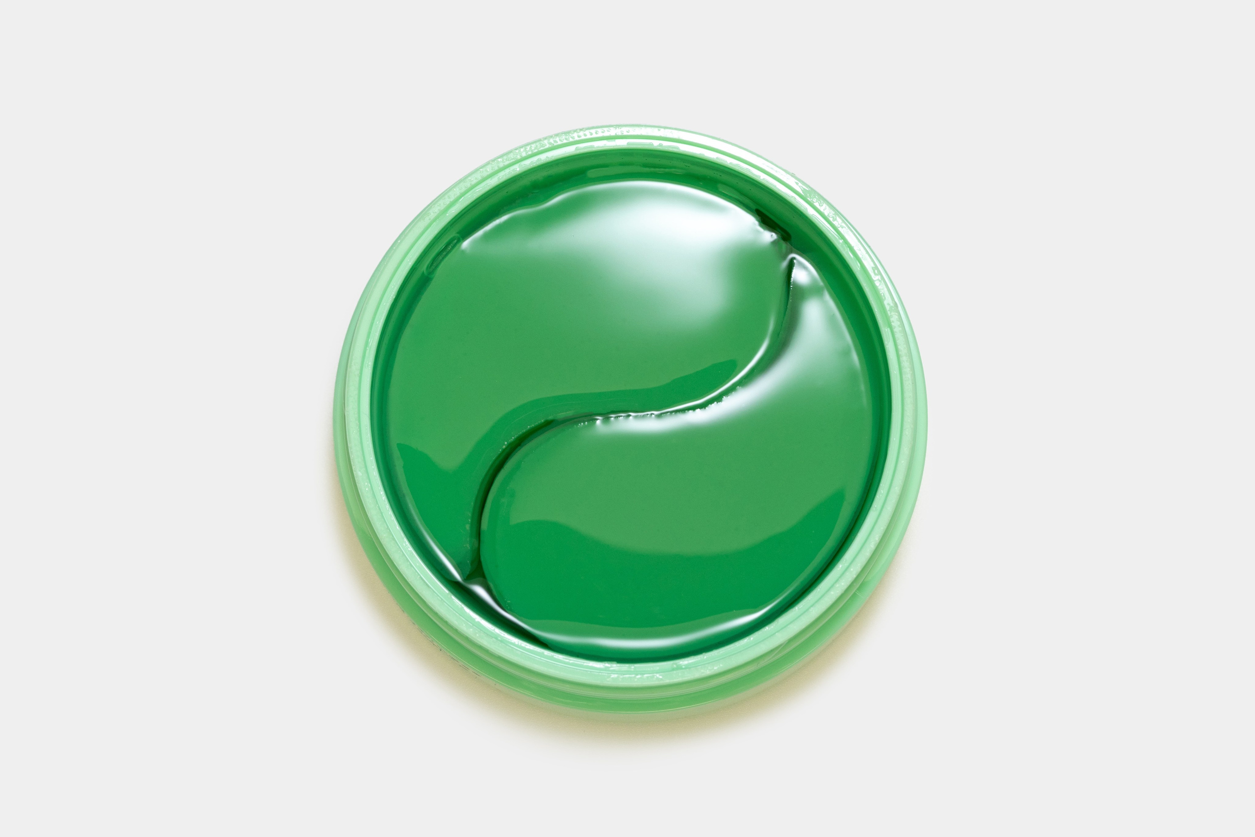 Съёмка косметики на белом фоне для интернет-магазина. Предметный фотограф в Нижнем Новгороде Денис Павлов