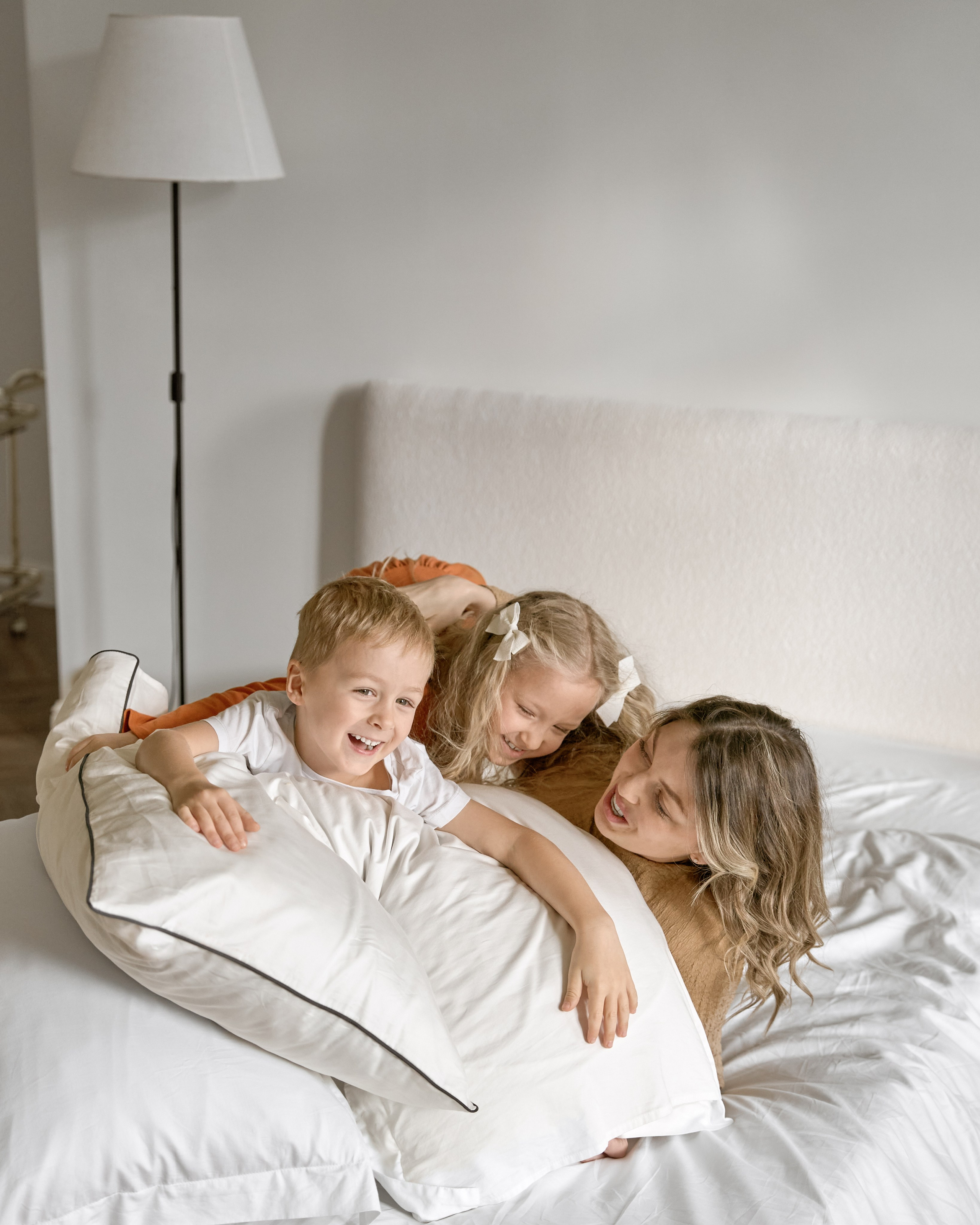 Семейная фотосьемка в фотостудии «Истории» зал «Апартаменты»