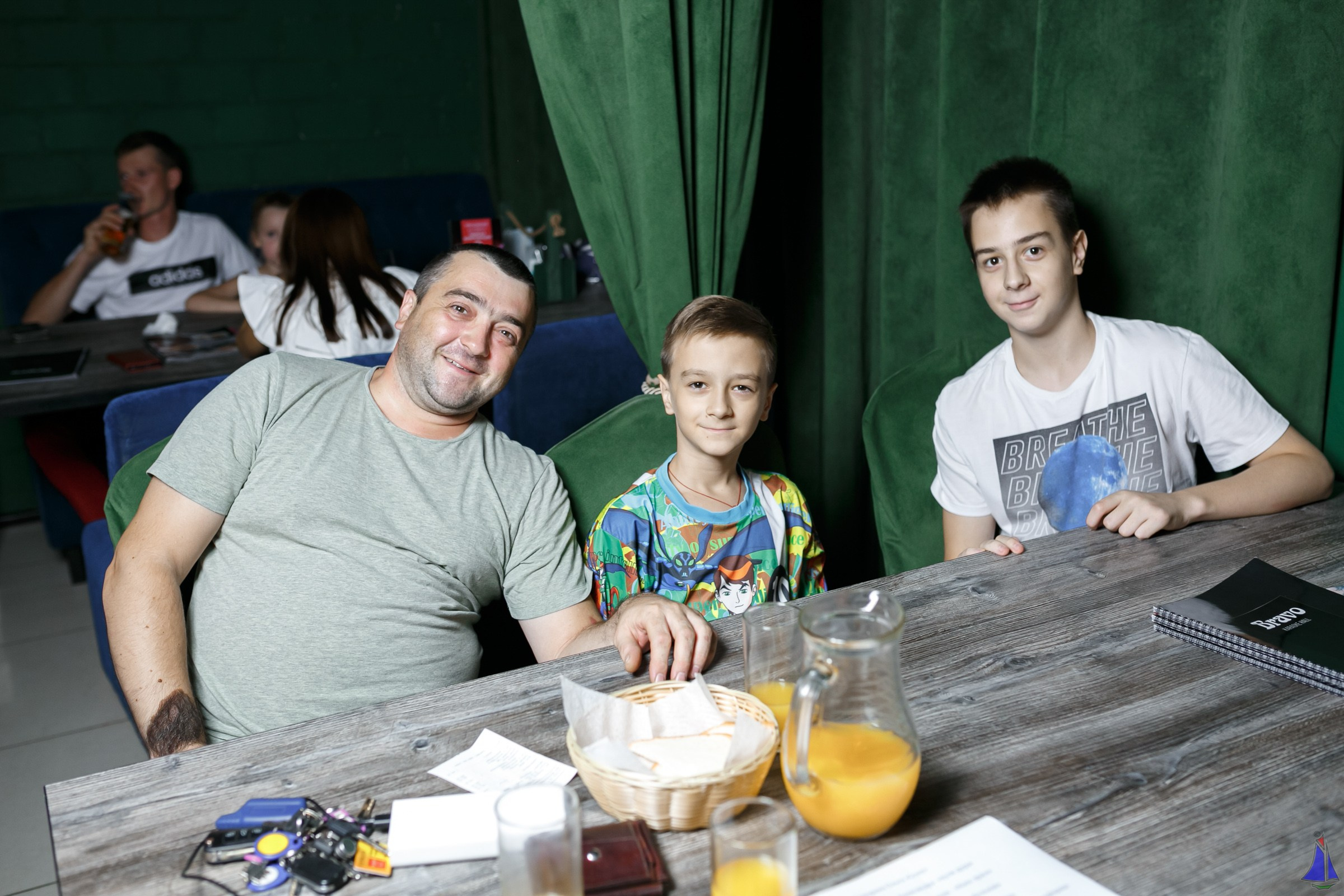 Караоке бар Bravo. Фотограф в Воронеже Иван Самодуров