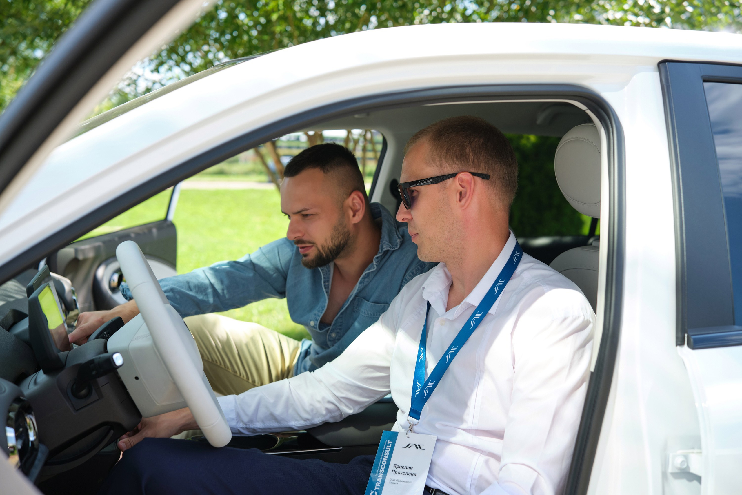 Презентация электромобиля JAC E30X в IBB Hotel. Репортажный фотограф Дмитрий Литвинский. Минск, Беларусь, мир