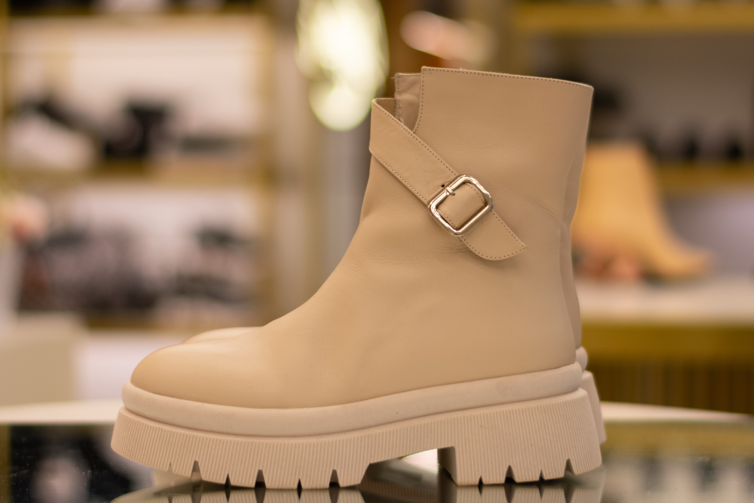 Для организаций. Предметная фотосессия для обувного магазина Capsula. Фотограф/видеограф Богдан Голованов