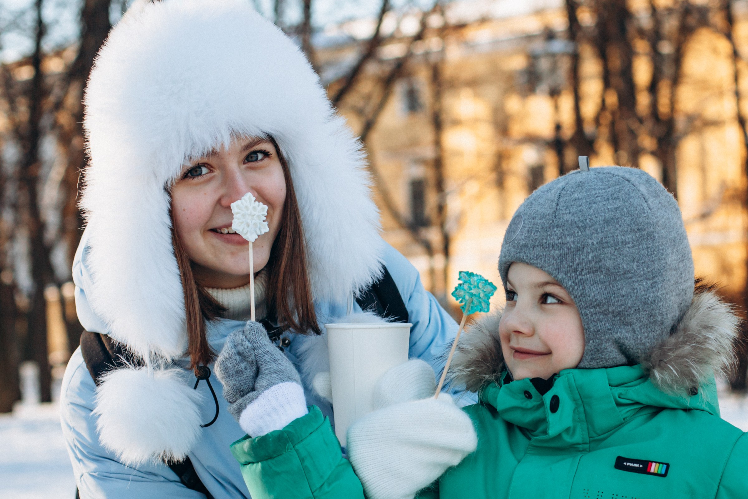 Анна с семьей в феврале. Фотопрогулка в Петербурге. Индивидуальный и семейный фотограф в Санкт-Петербурге