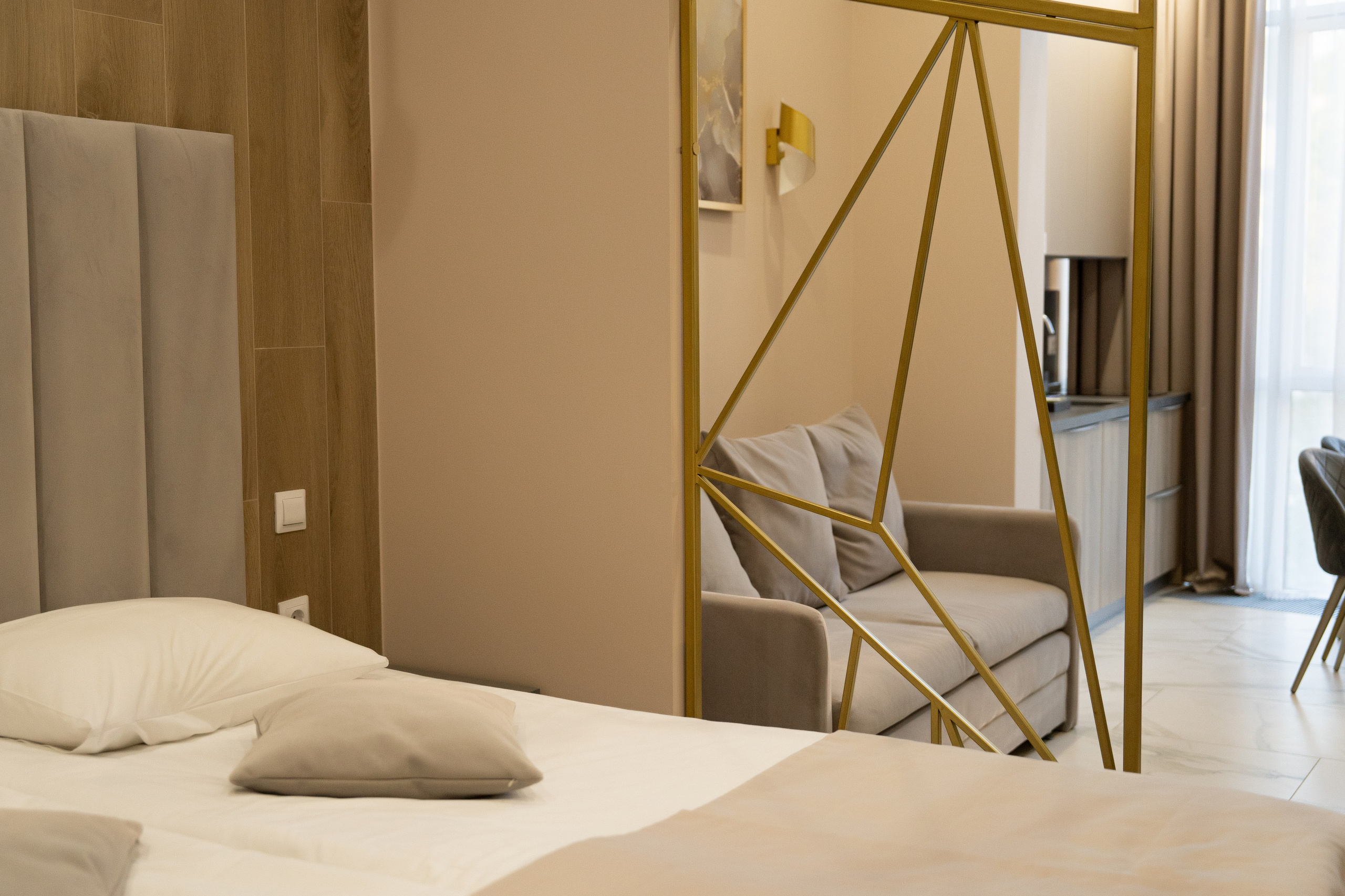 Mirror 4*. Фотограф и видеограф Елена Хмелевская