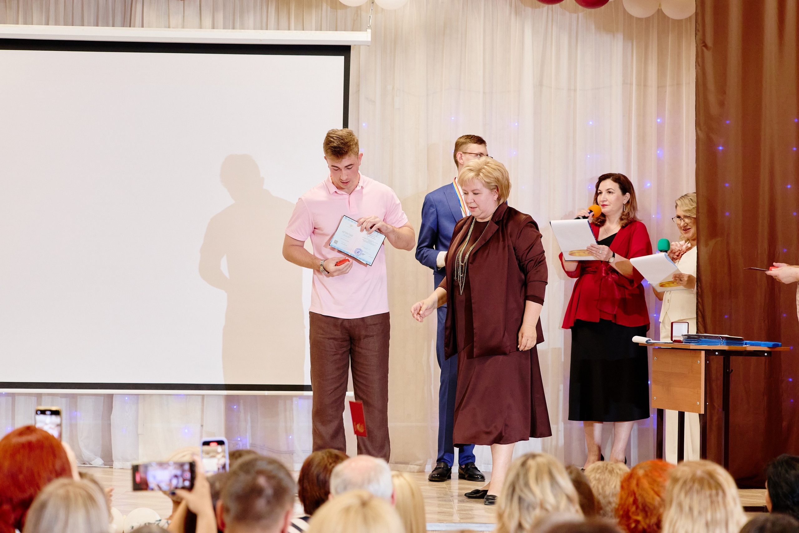 Выпускной 35 Сош. Фотограф Выпускные альбомы Таганрог Сергей Коробченко